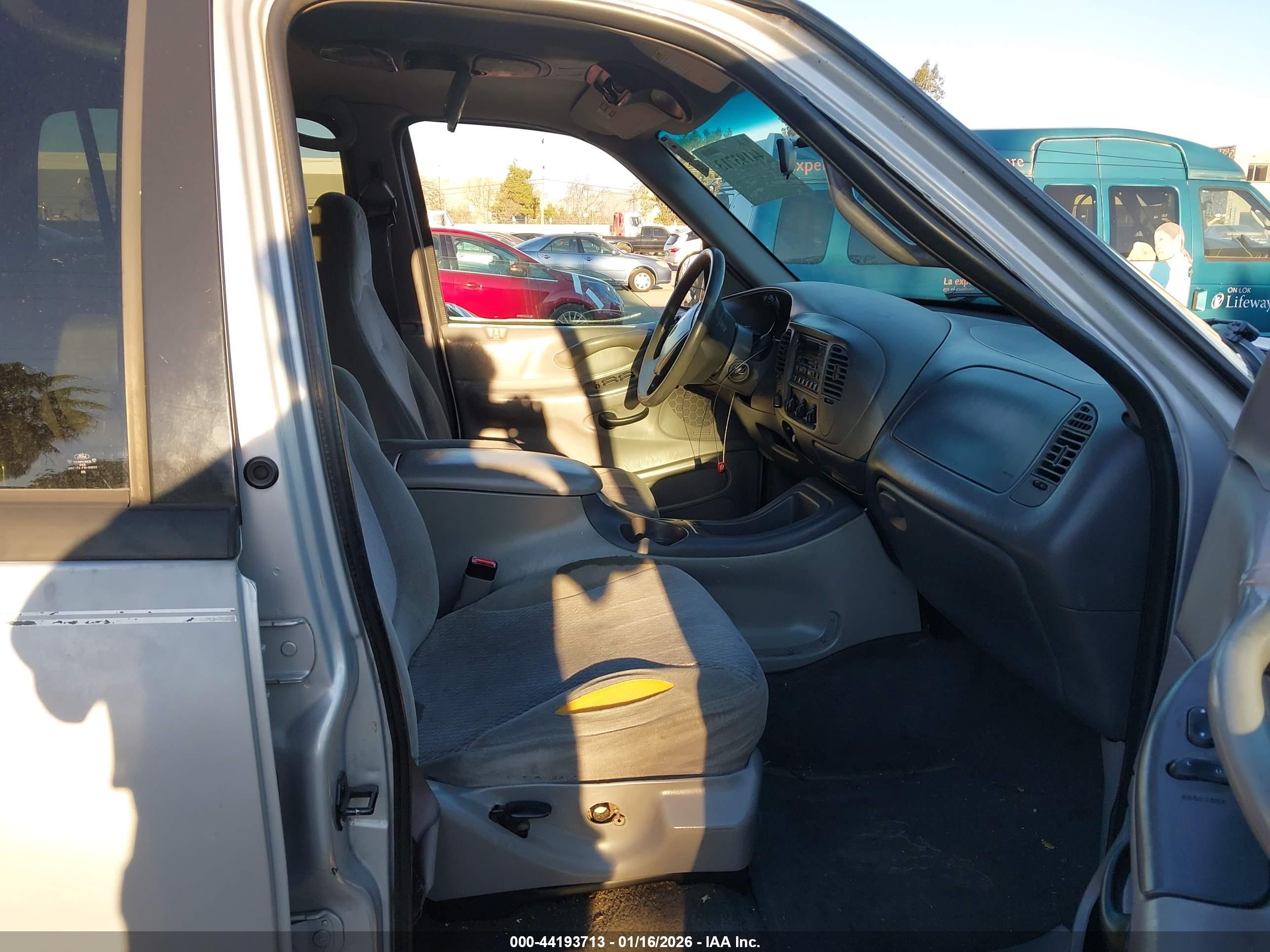 FORD EXPEDITION image 5