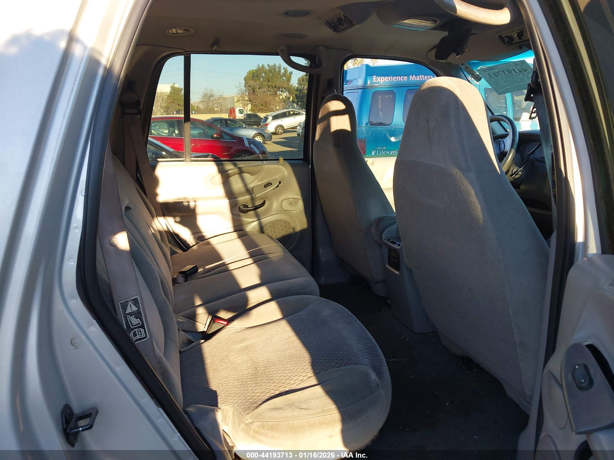 FORD EXPEDITION image 8