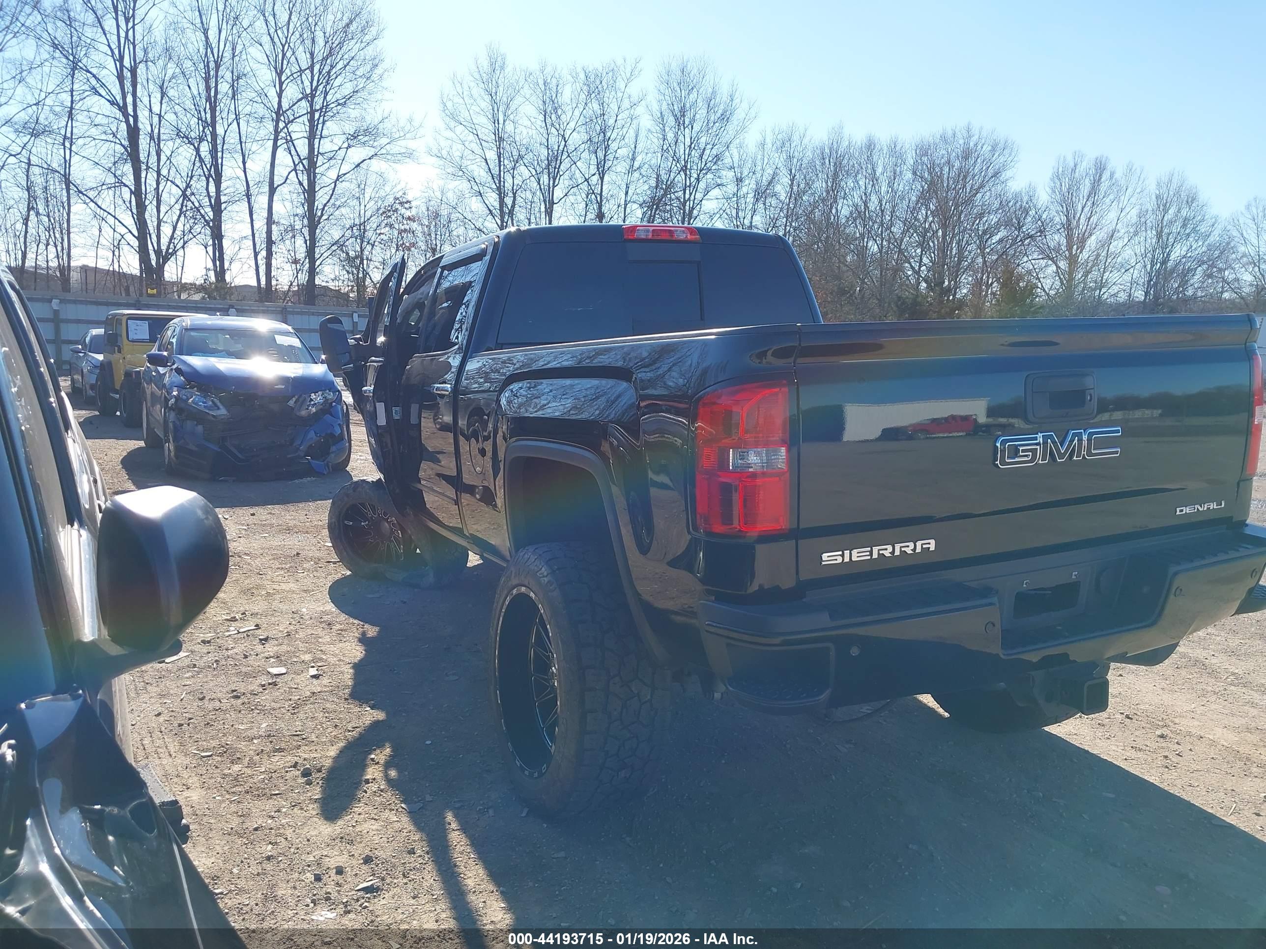 GMC SIERRA image 3