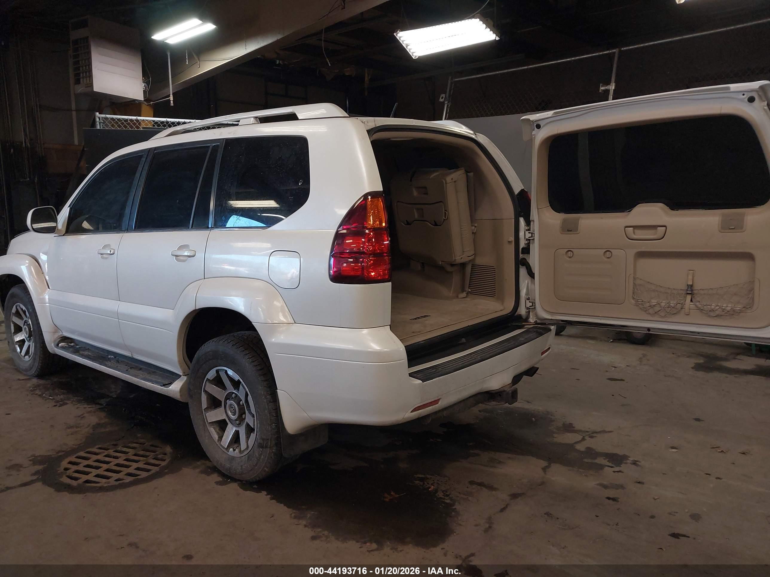 LEXUS GX image 3