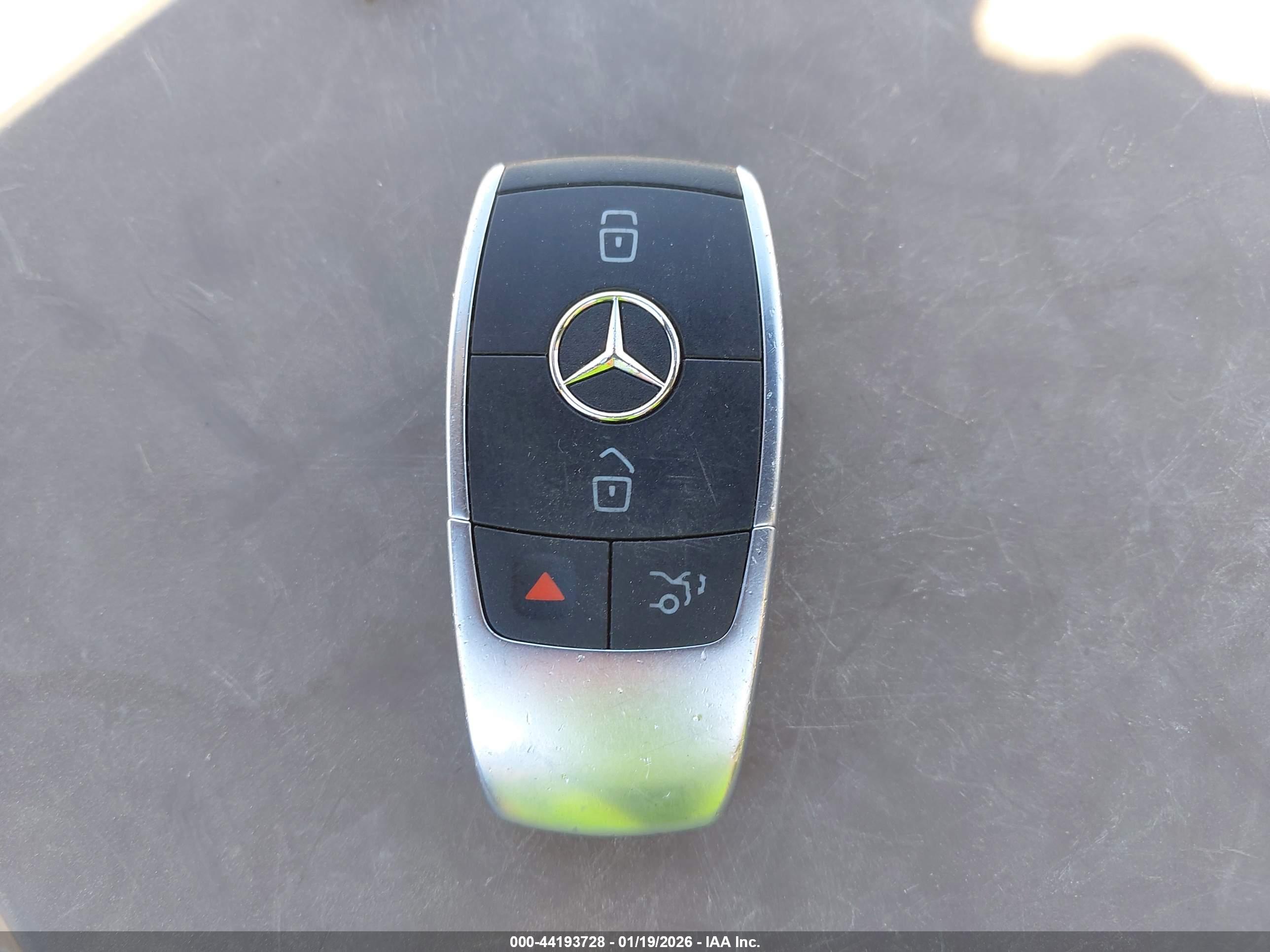 MERCEDES-BENZ C image 11