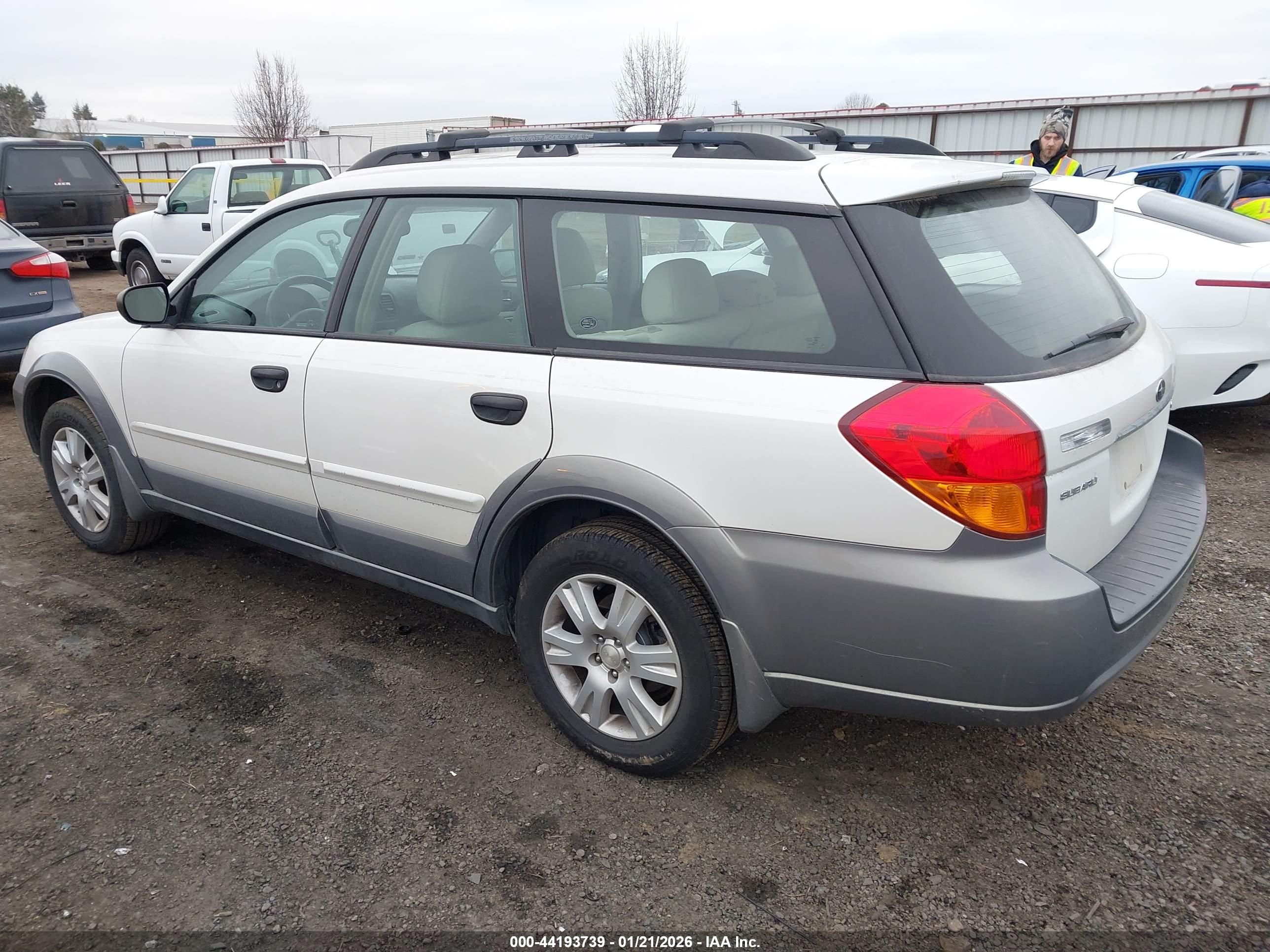 SUBARU OUTBACK image 3