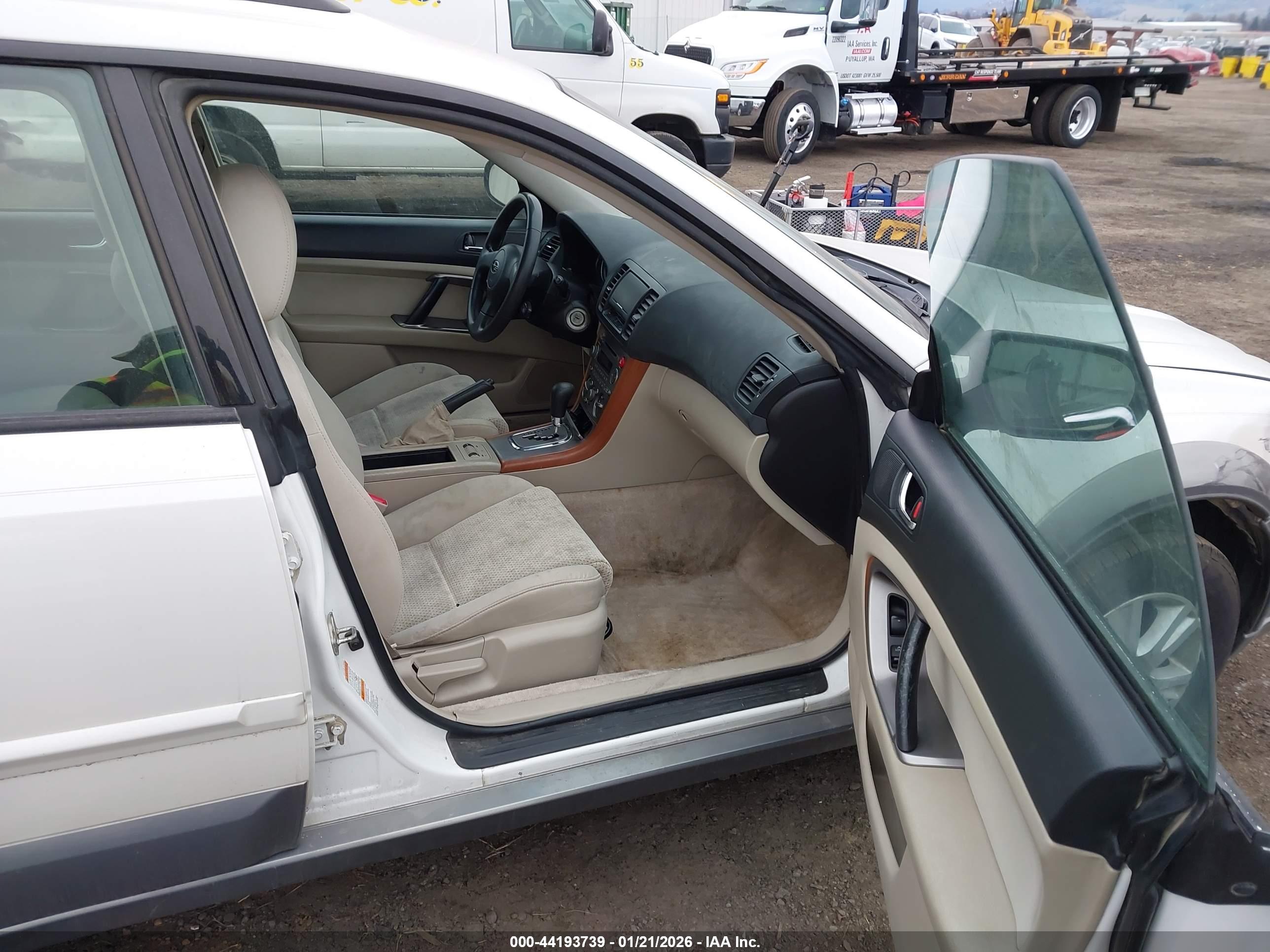 SUBARU OUTBACK image 5