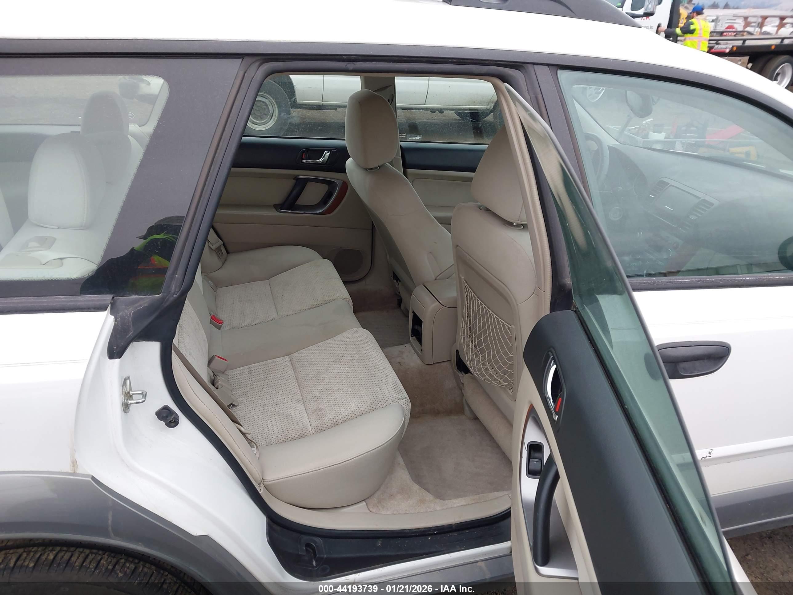 SUBARU OUTBACK image 8