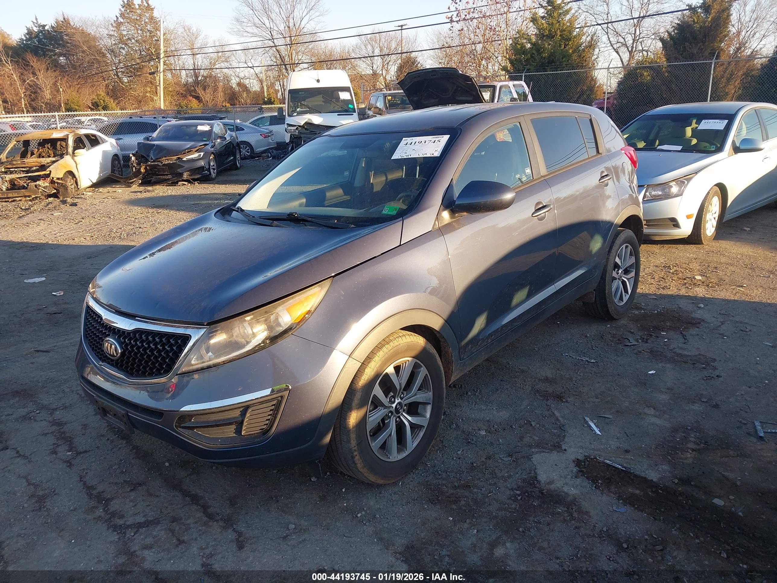 KIA SPORTAGE image 2