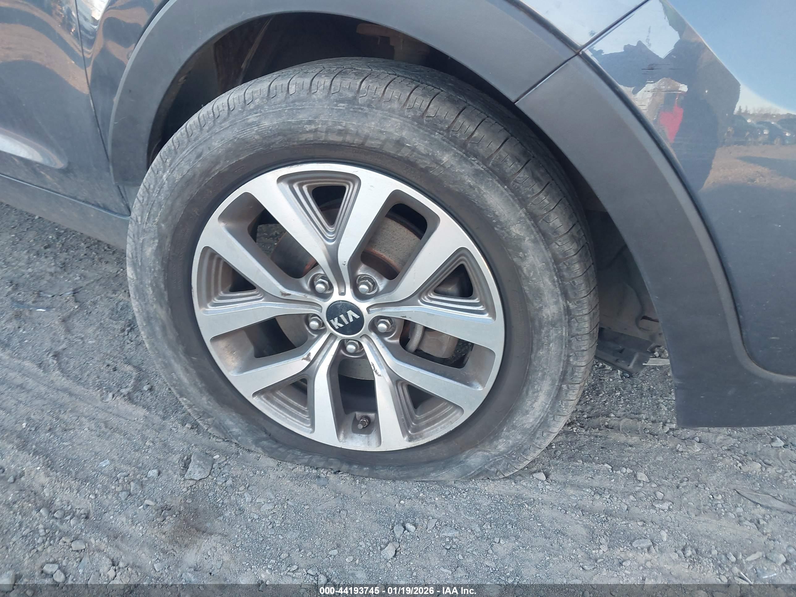 KIA SPORTAGE image 6