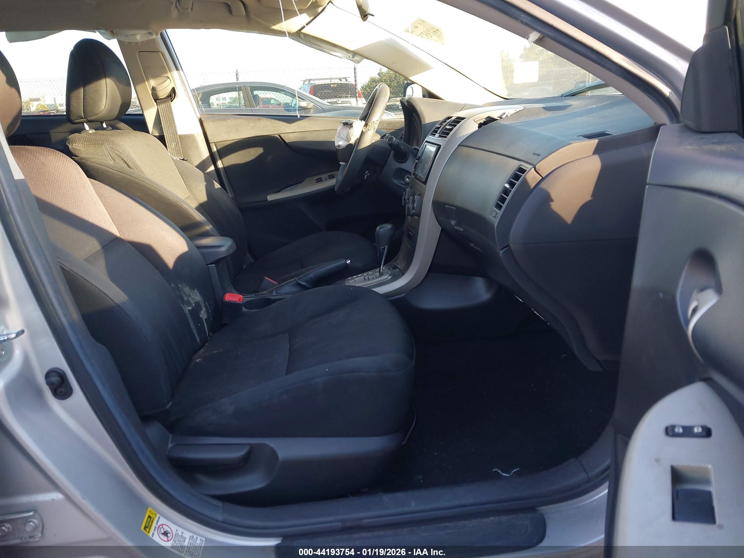 TOYOTA COROLLA image 5