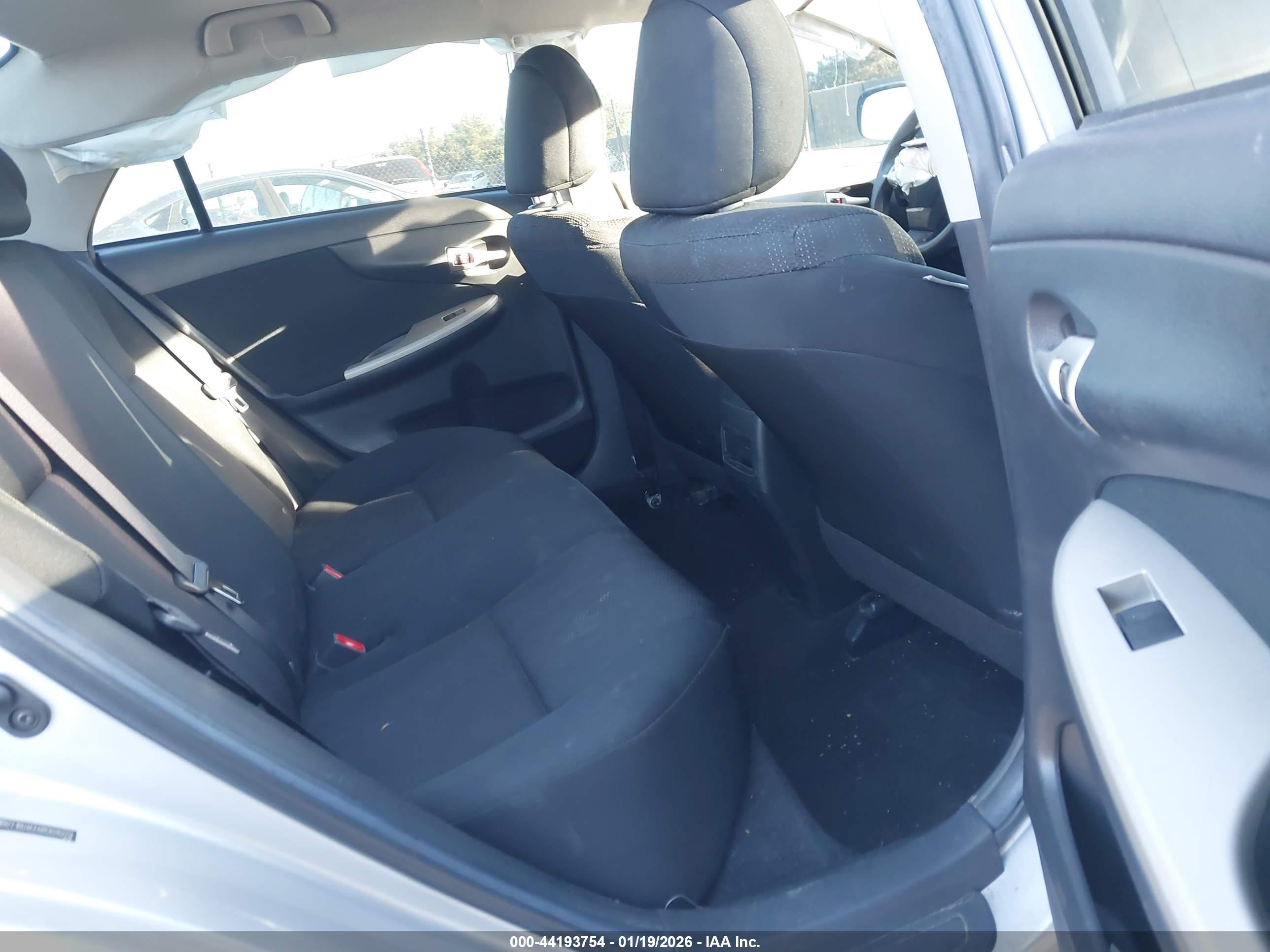 TOYOTA COROLLA image 8