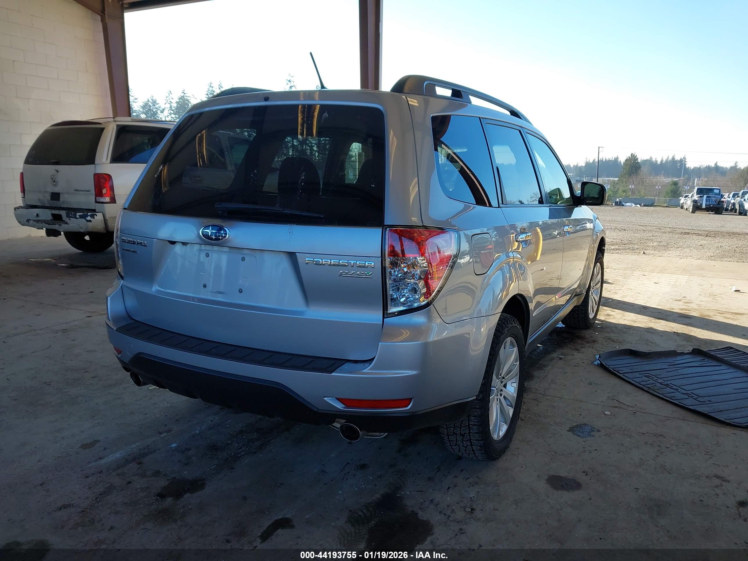 SUBARU FORESTER image 4