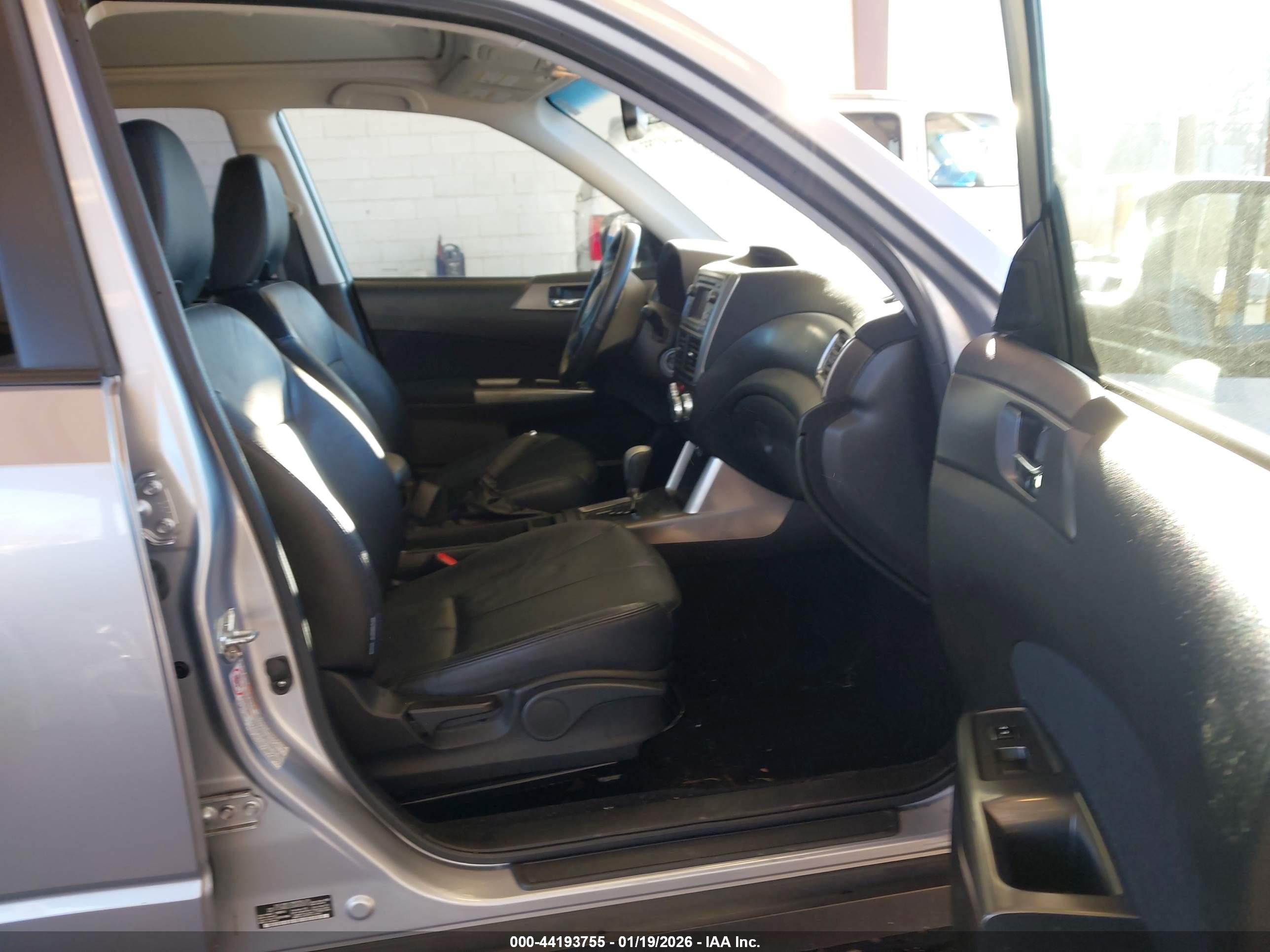 SUBARU FORESTER image 5