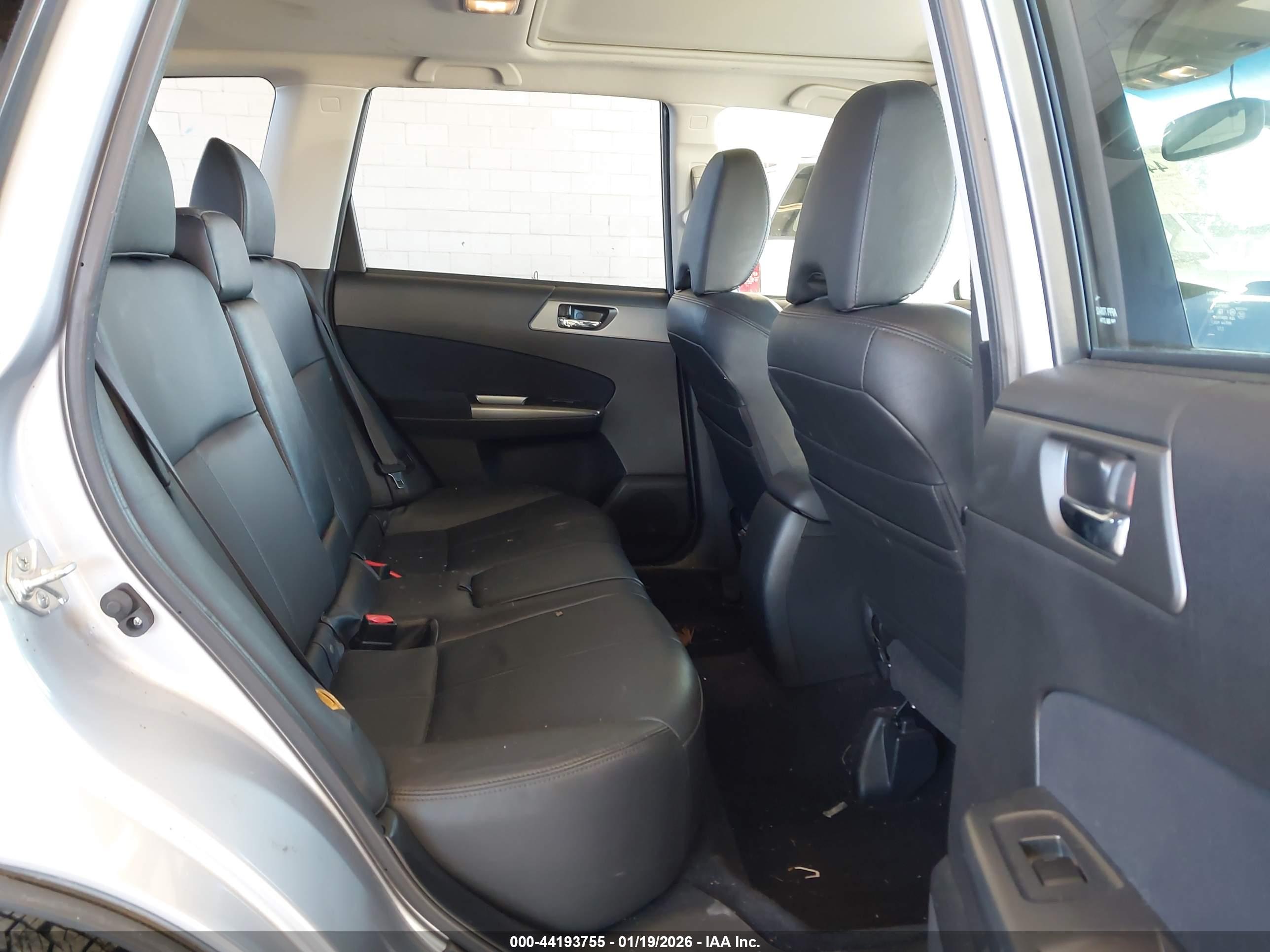 SUBARU FORESTER image 8