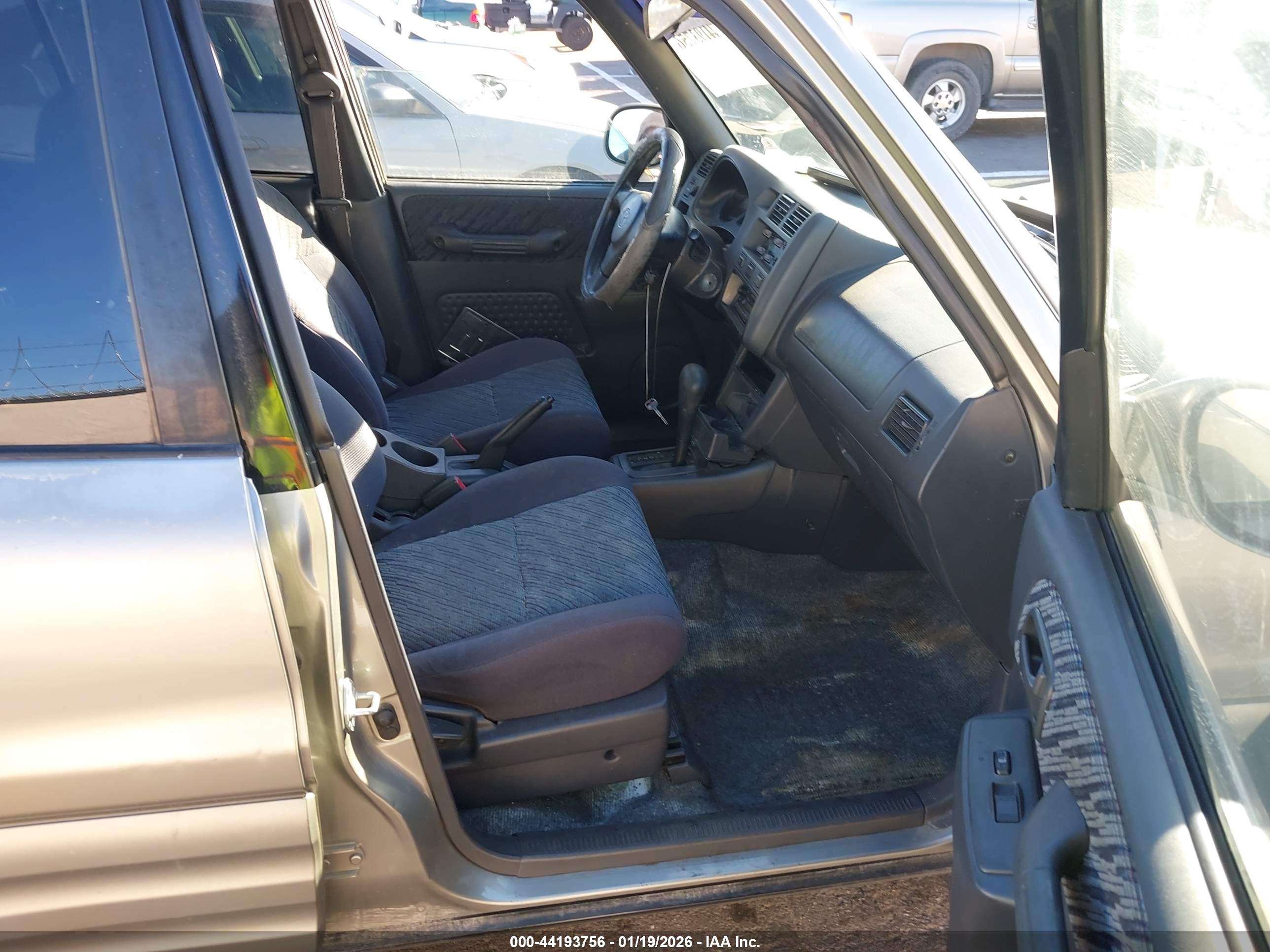 TOYOTA RAV4 image 5