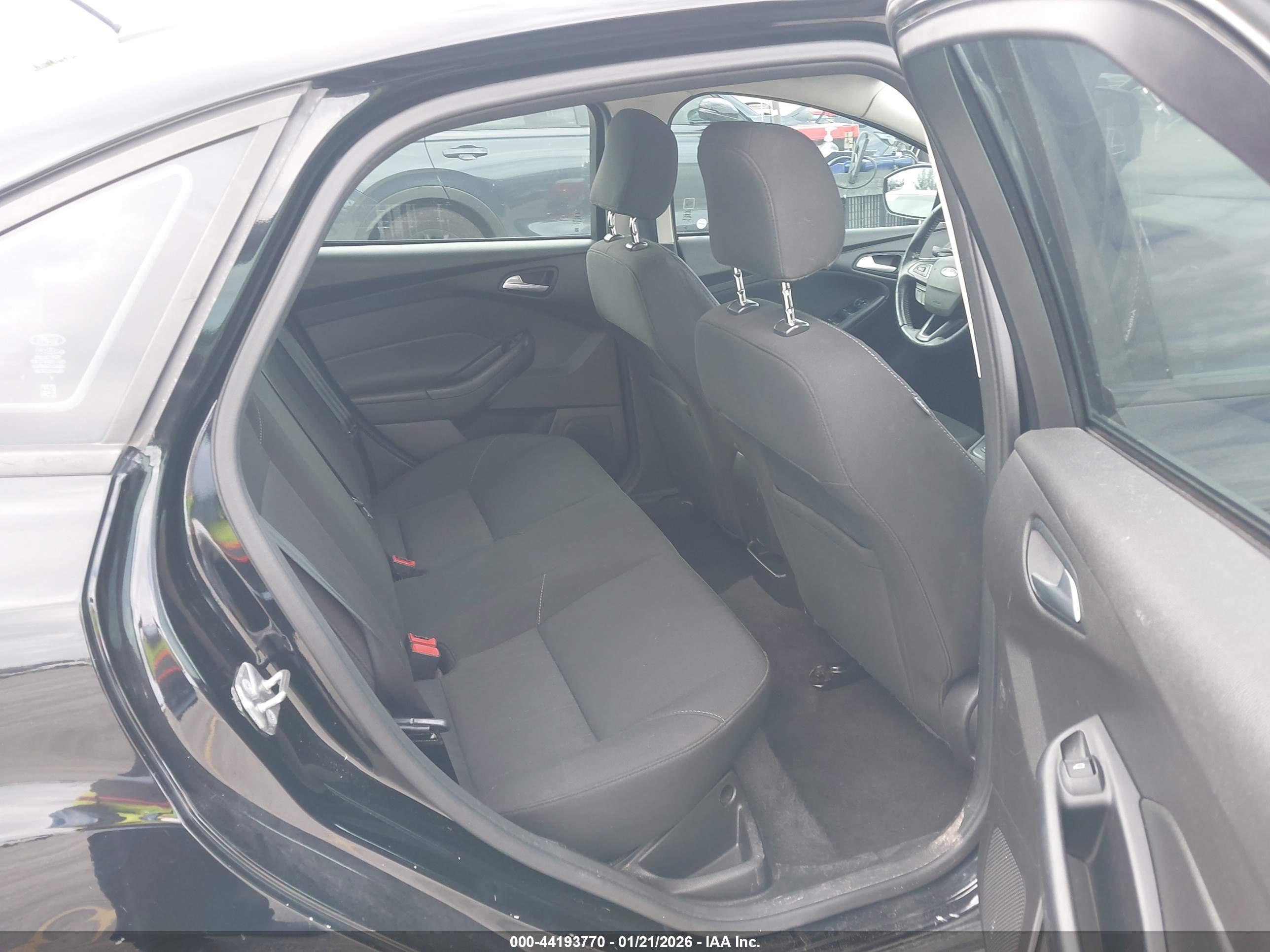 FORD FOCUS image 8