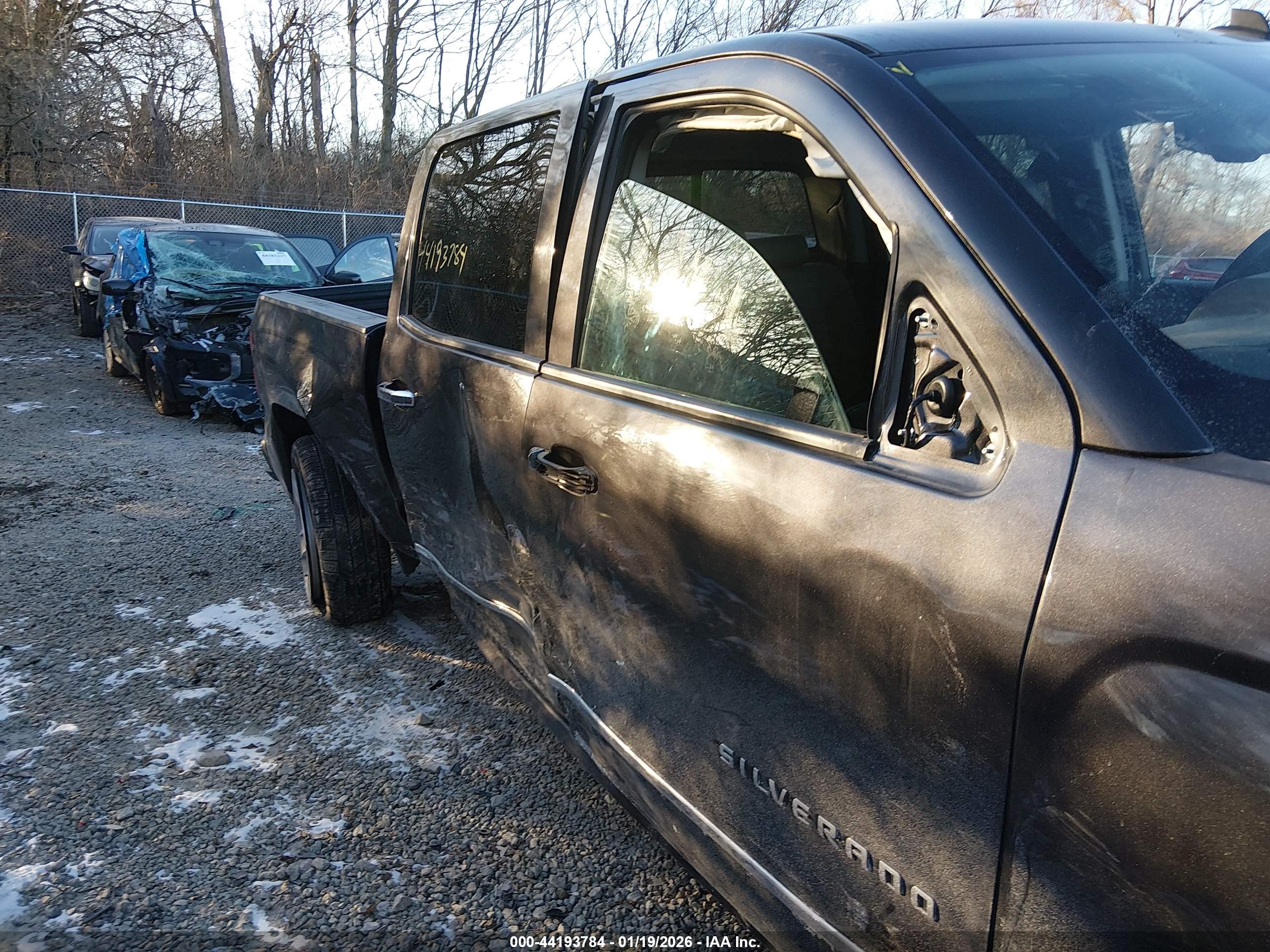 CHEVROLET SILVERADO image 6