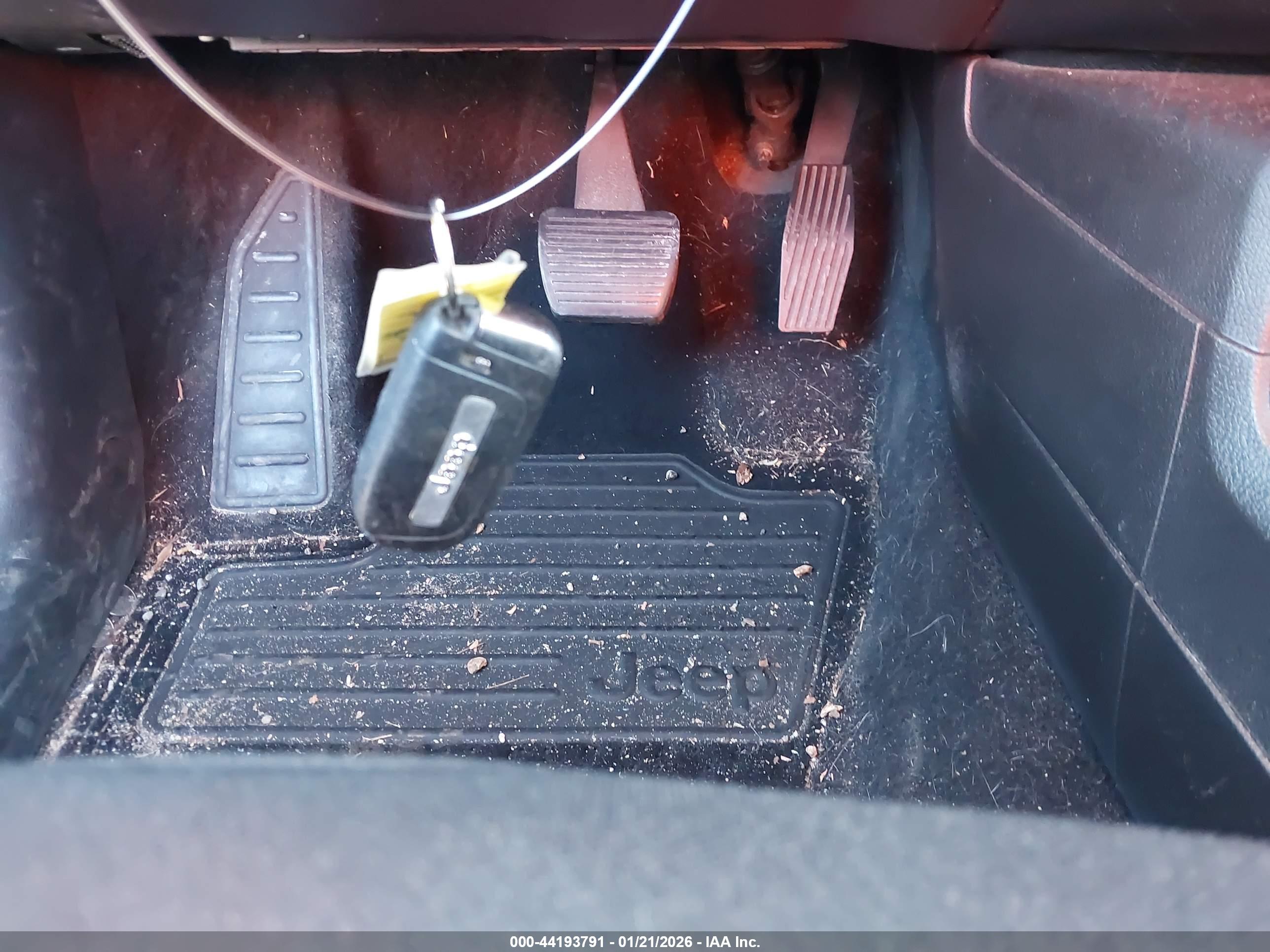 JEEP RENEGADE image 11
