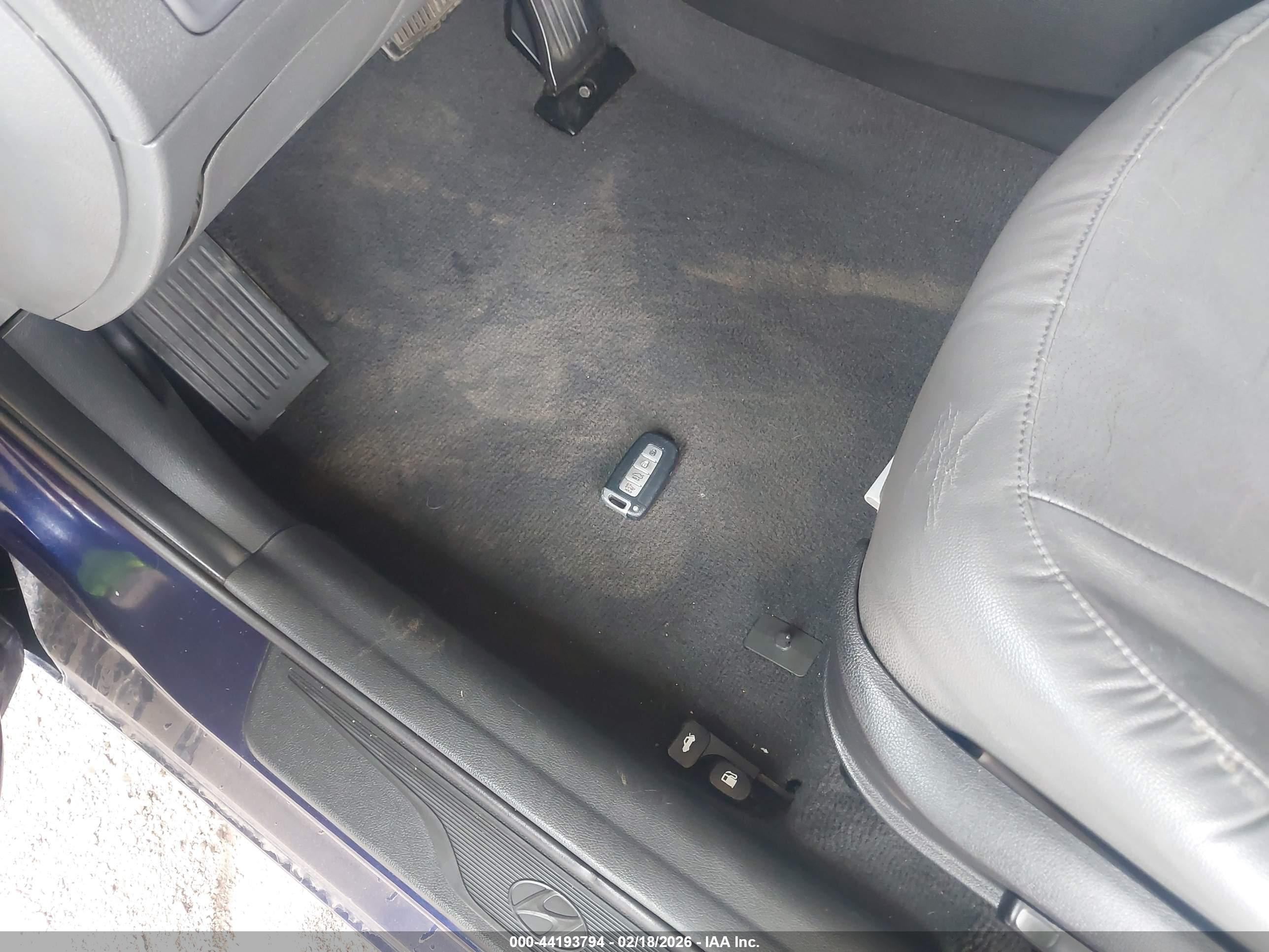 HYUNDAI ELANTRA image 11
