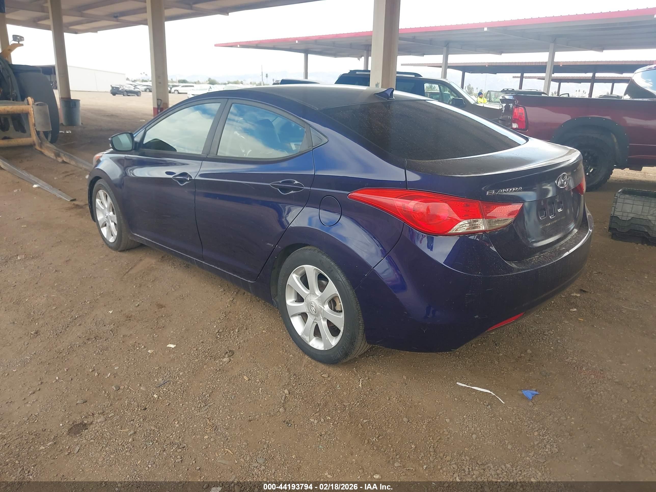 HYUNDAI ELANTRA image 3