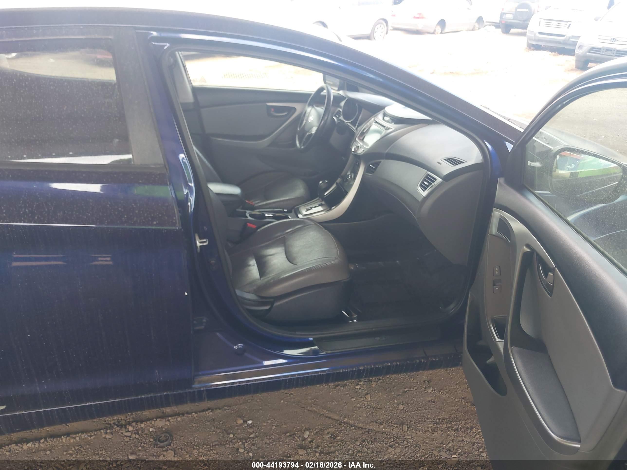 HYUNDAI ELANTRA image 5