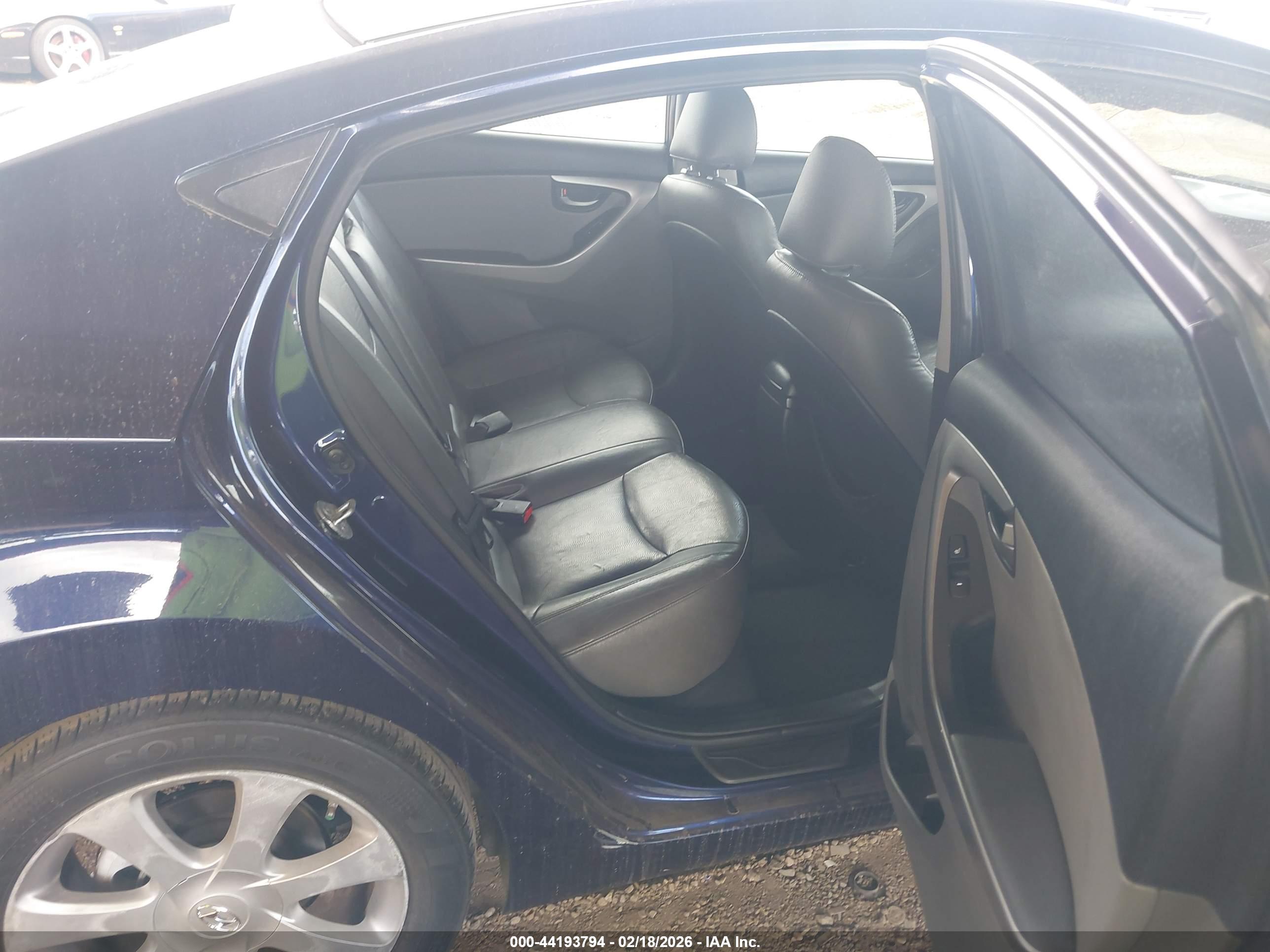 HYUNDAI ELANTRA image 8