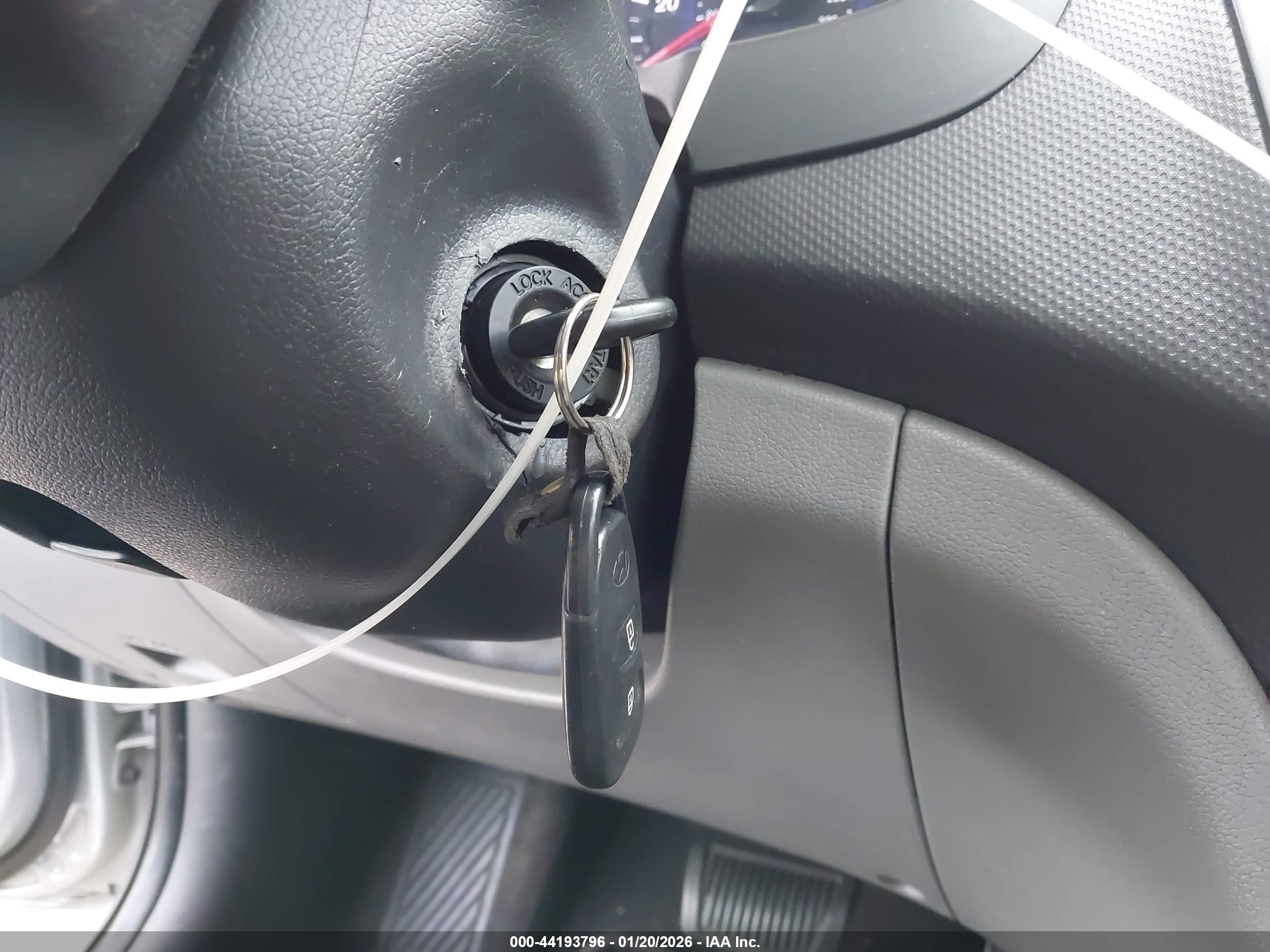 HYUNDAI ACCENT image 11