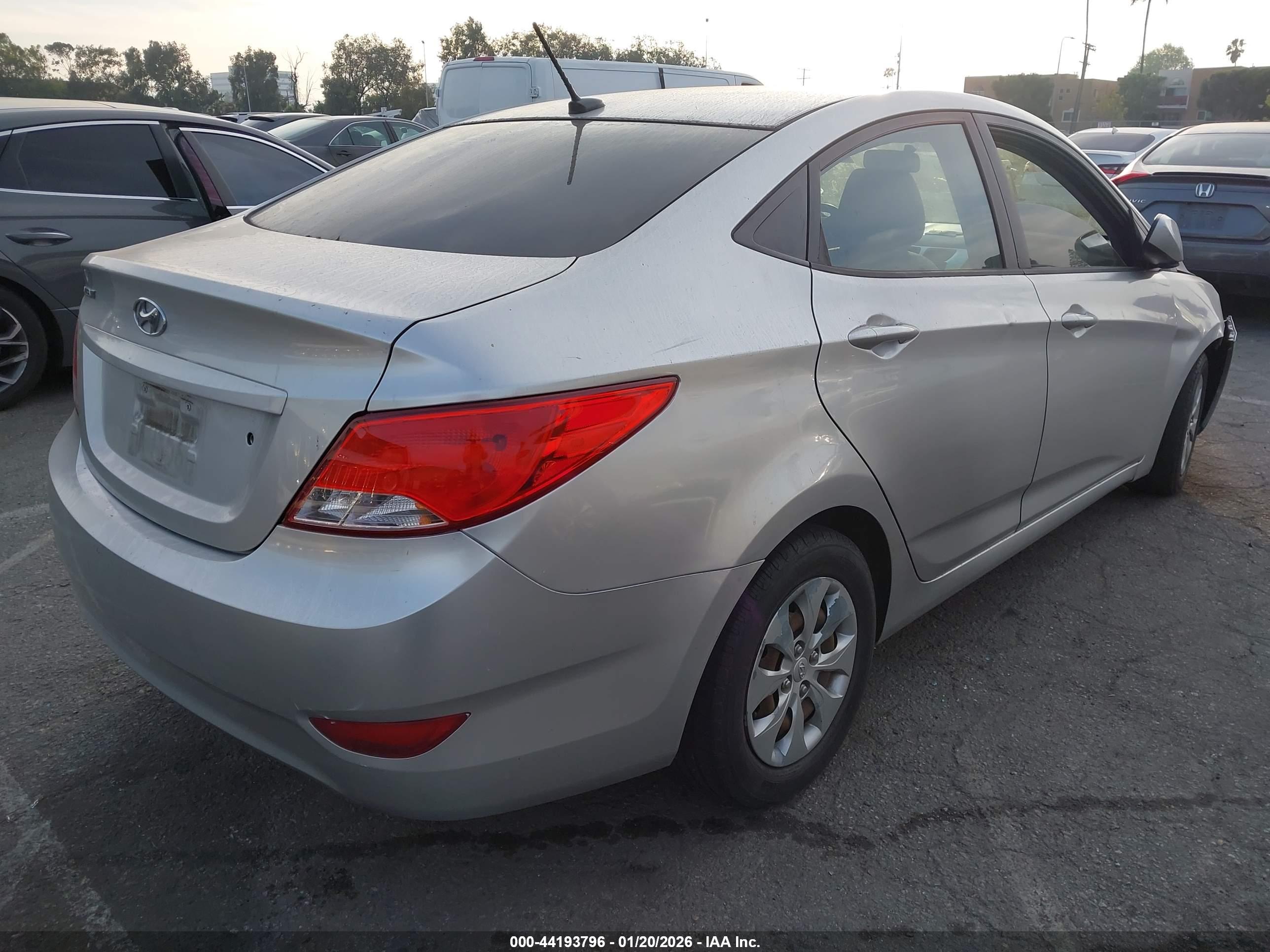 HYUNDAI ACCENT image 4