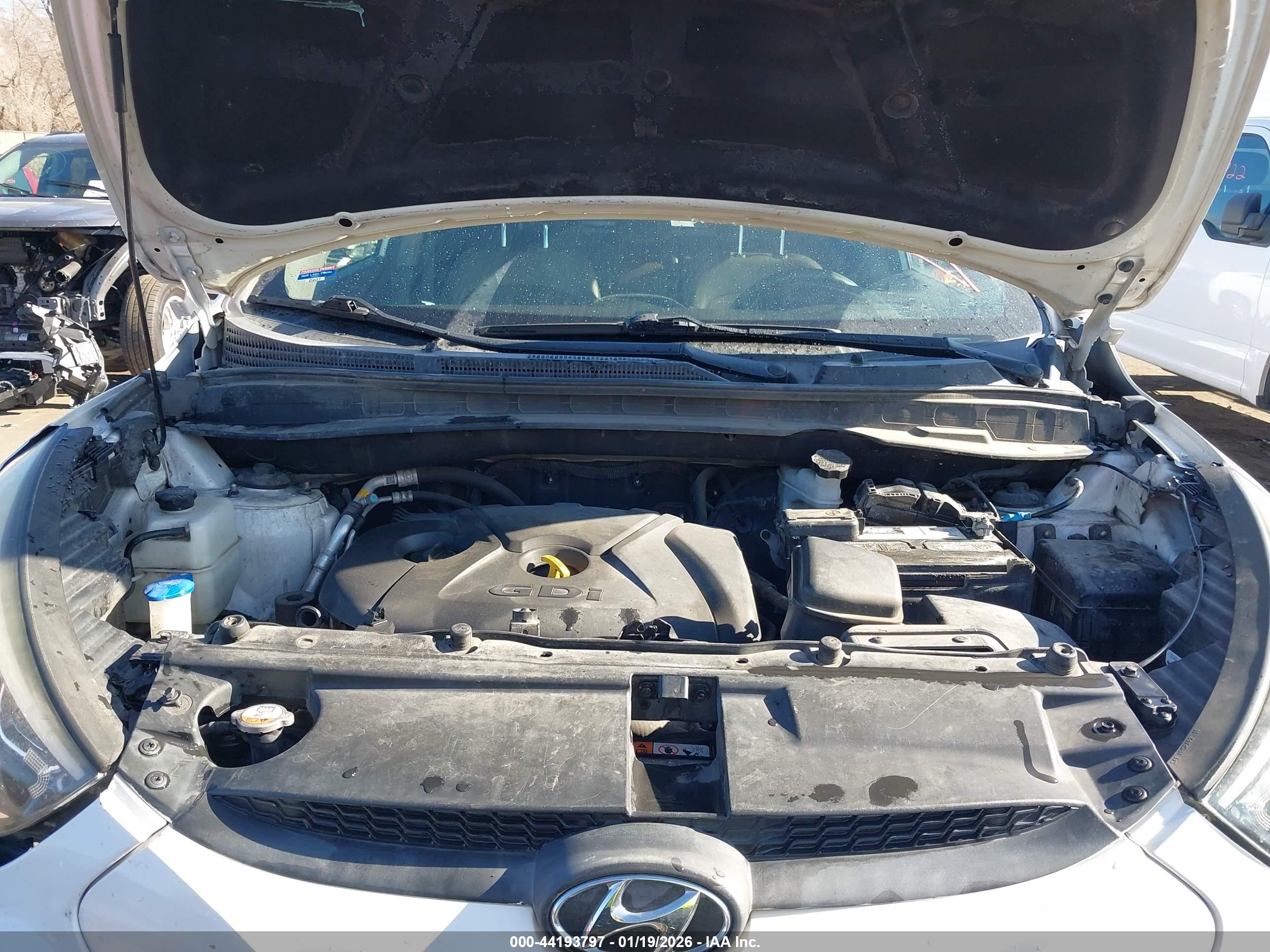 HYUNDAI TUCSON image 10