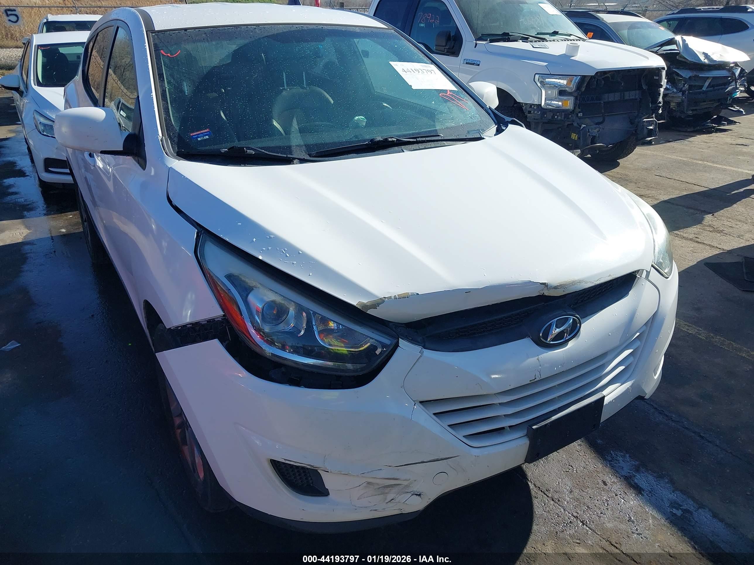 HYUNDAI TUCSON image 6