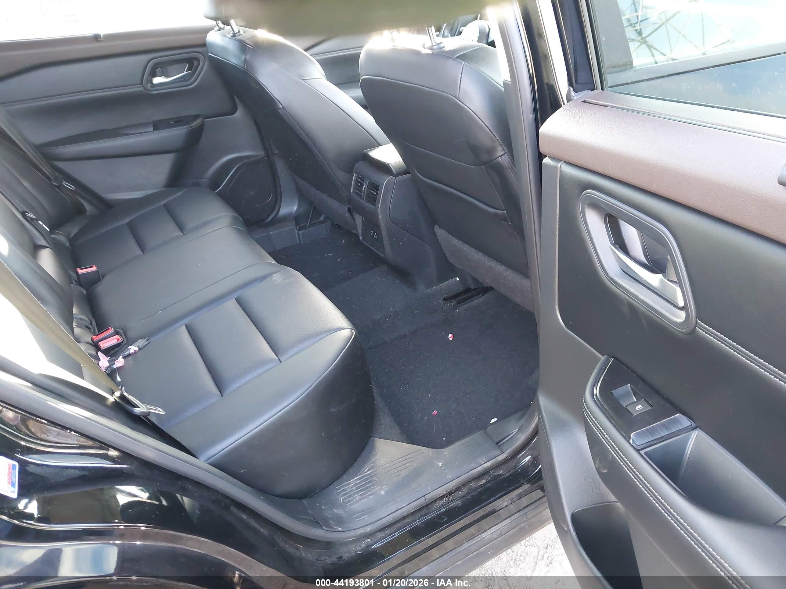 NISSAN ROGUE image 8