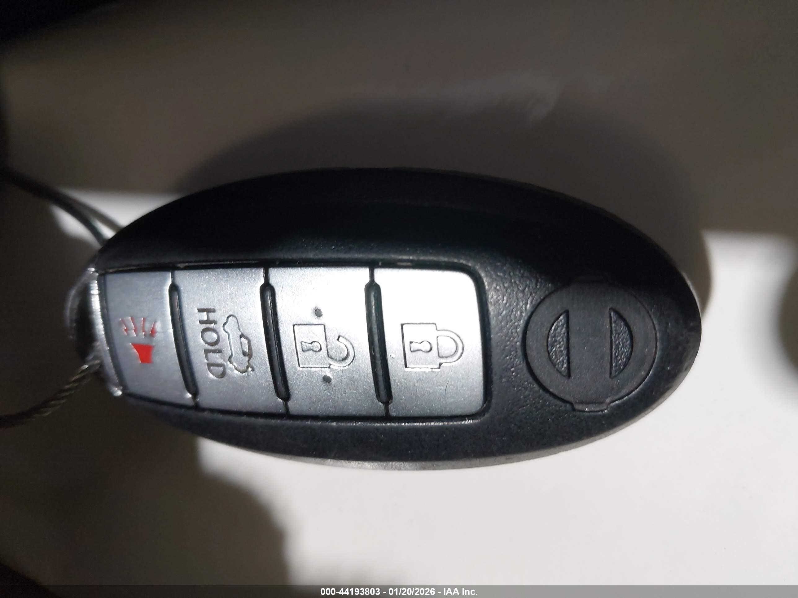 NISSAN MAXIMA image 11