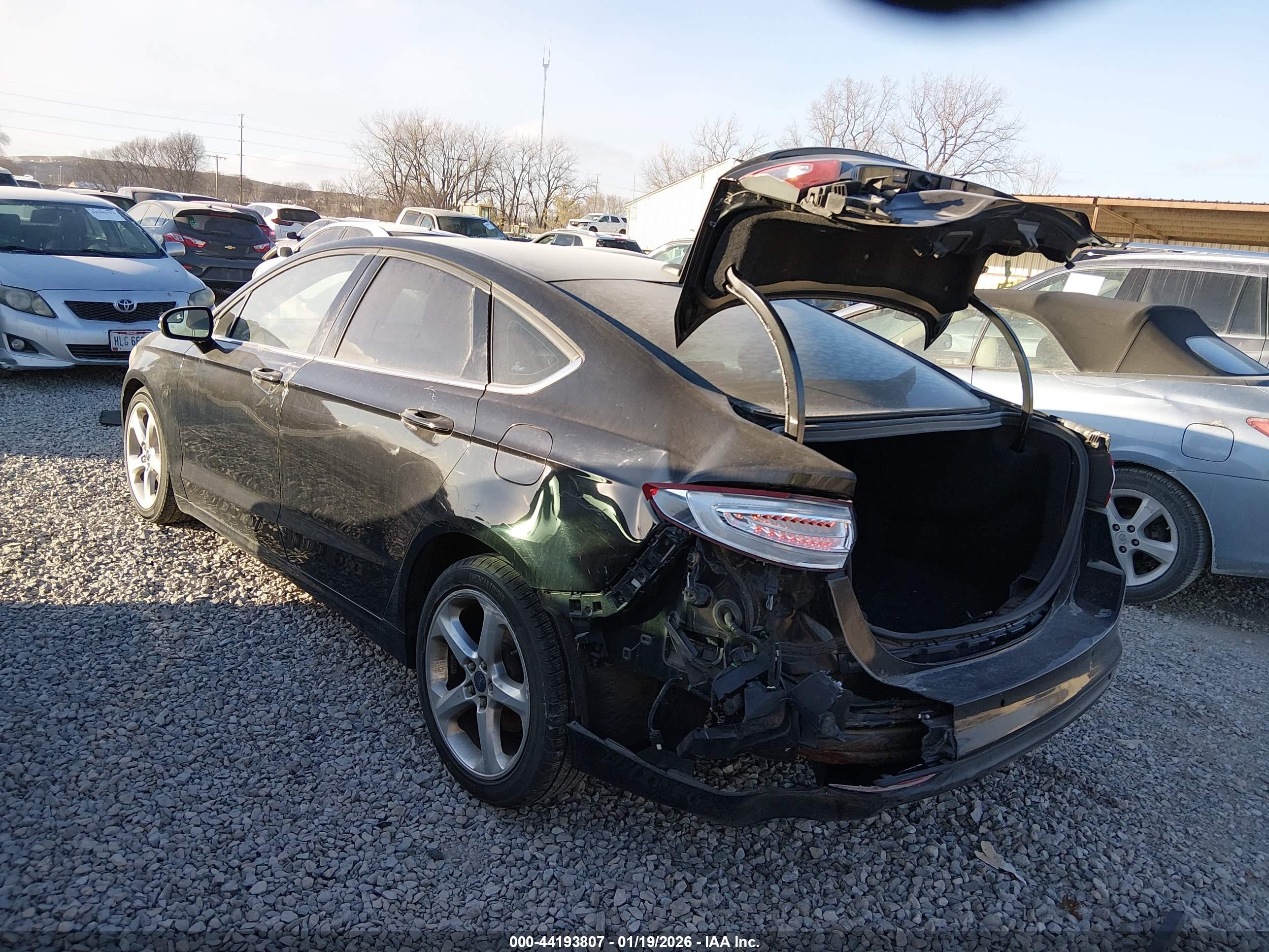 FORD FUSION image 3
