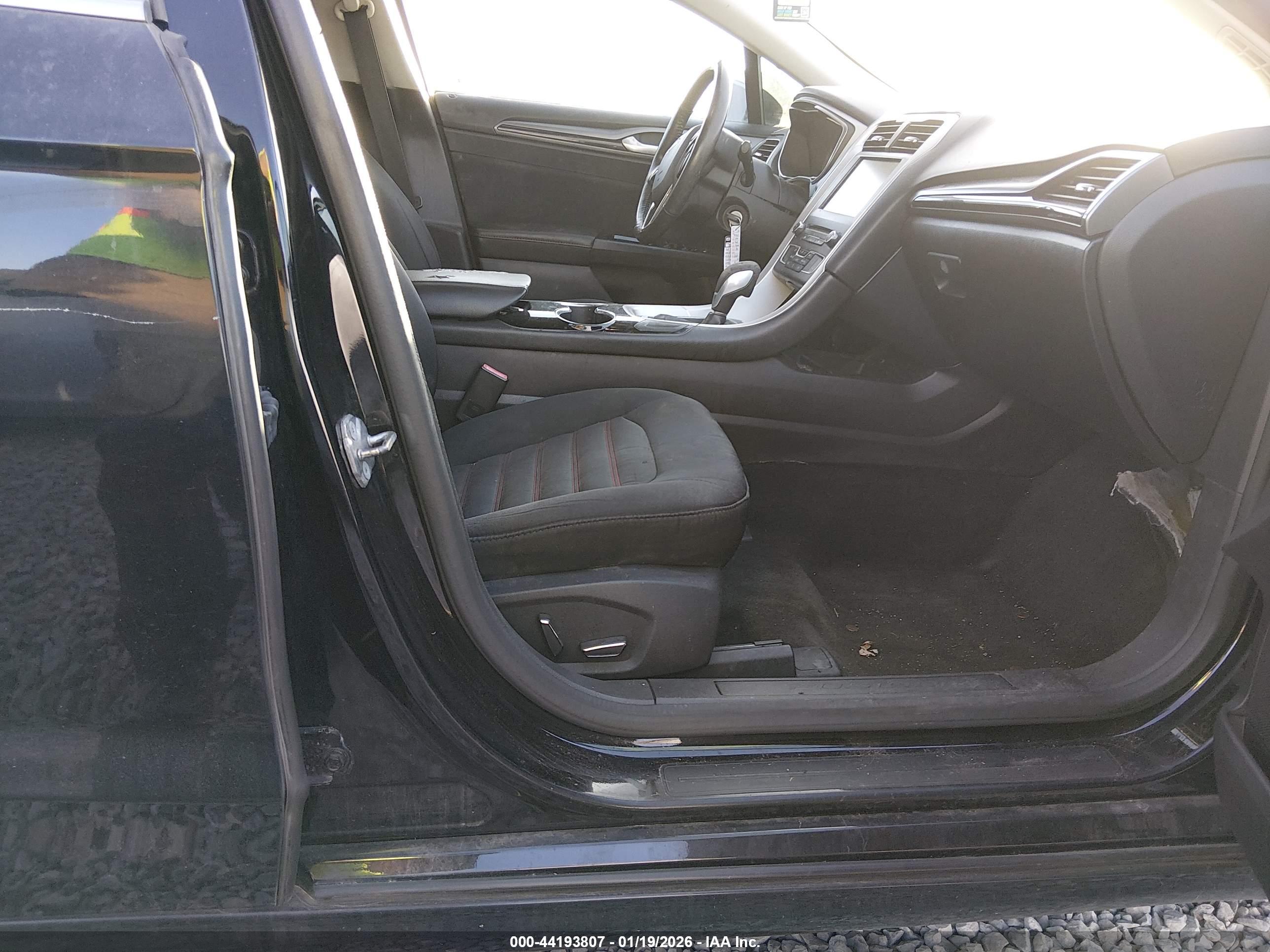 FORD FUSION image 5