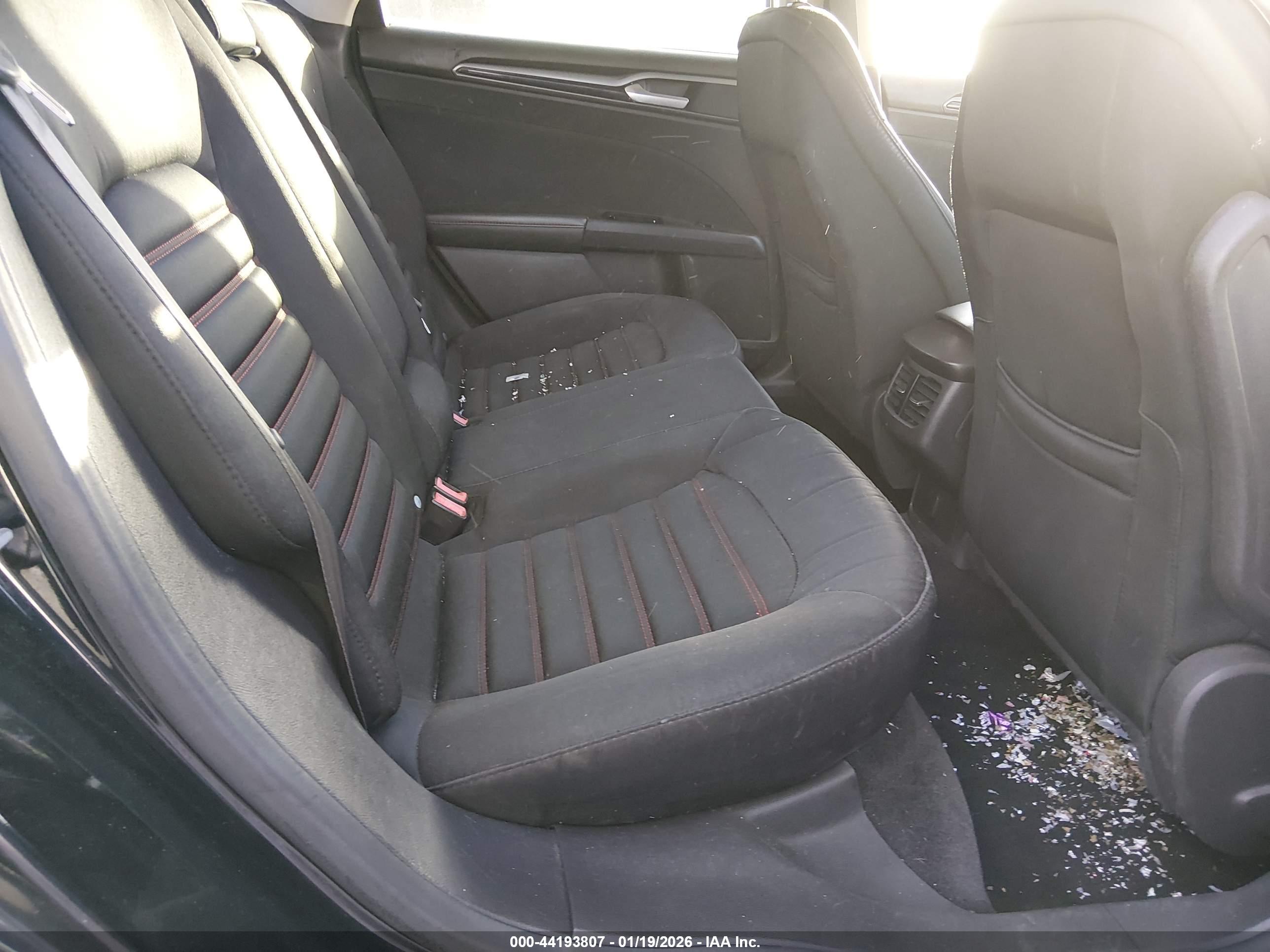 FORD FUSION image 8