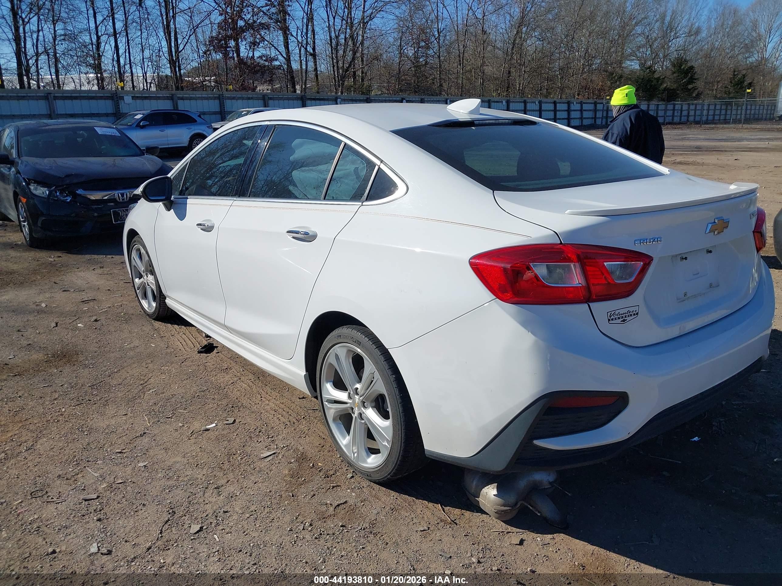 CHEVROLET CRUZE image 3
