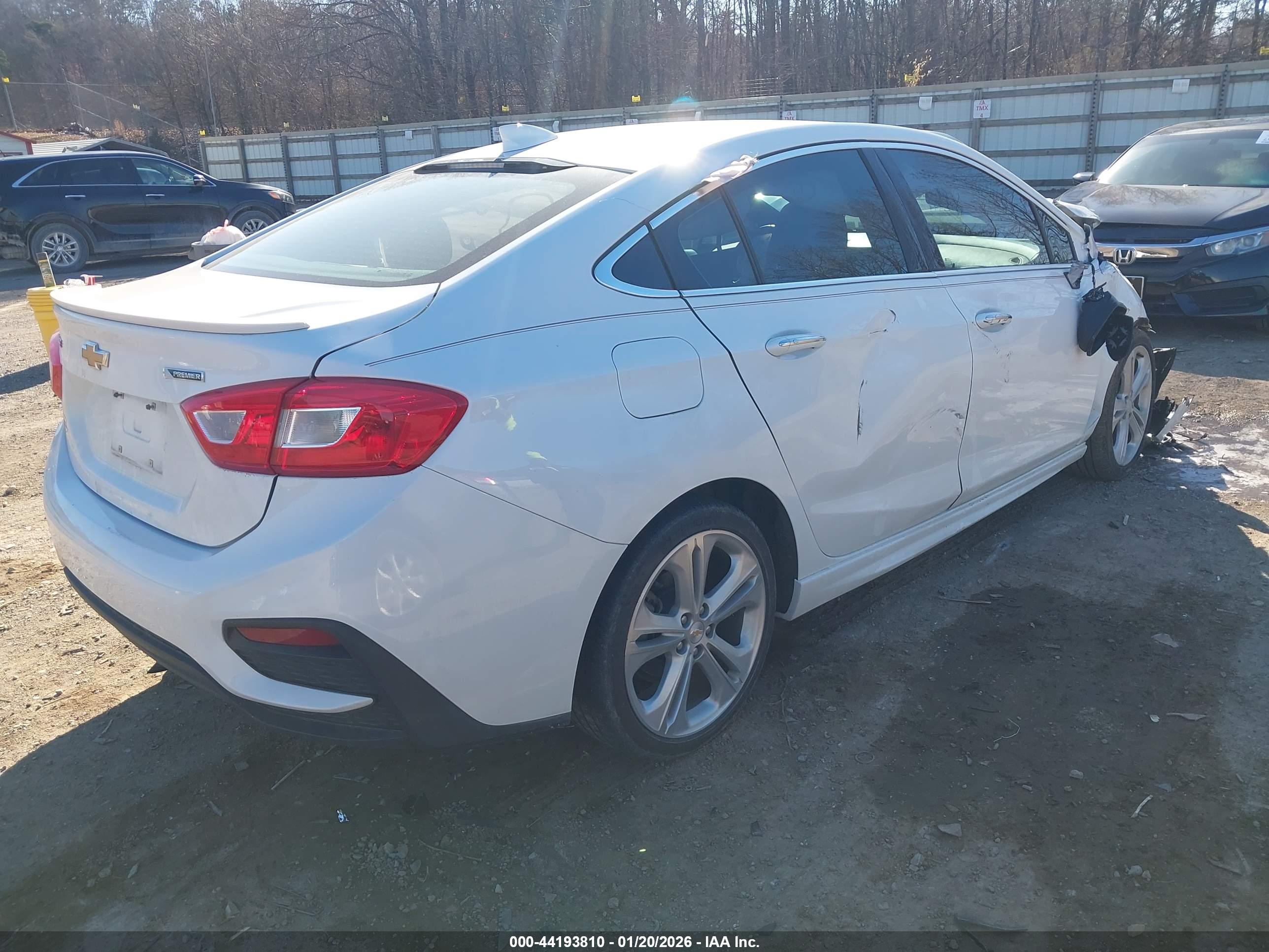 CHEVROLET CRUZE image 4