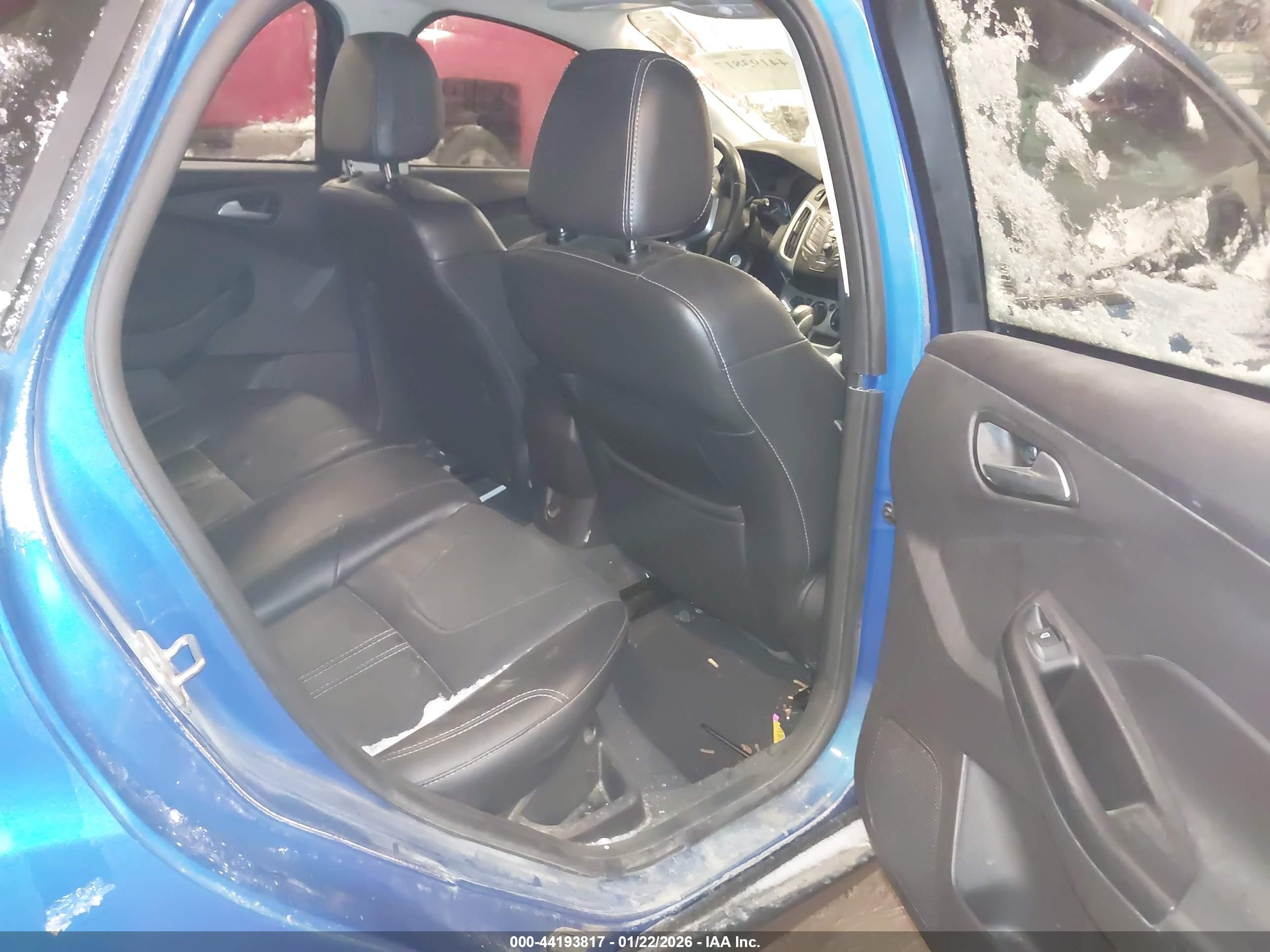 FORD FOCUS image 8