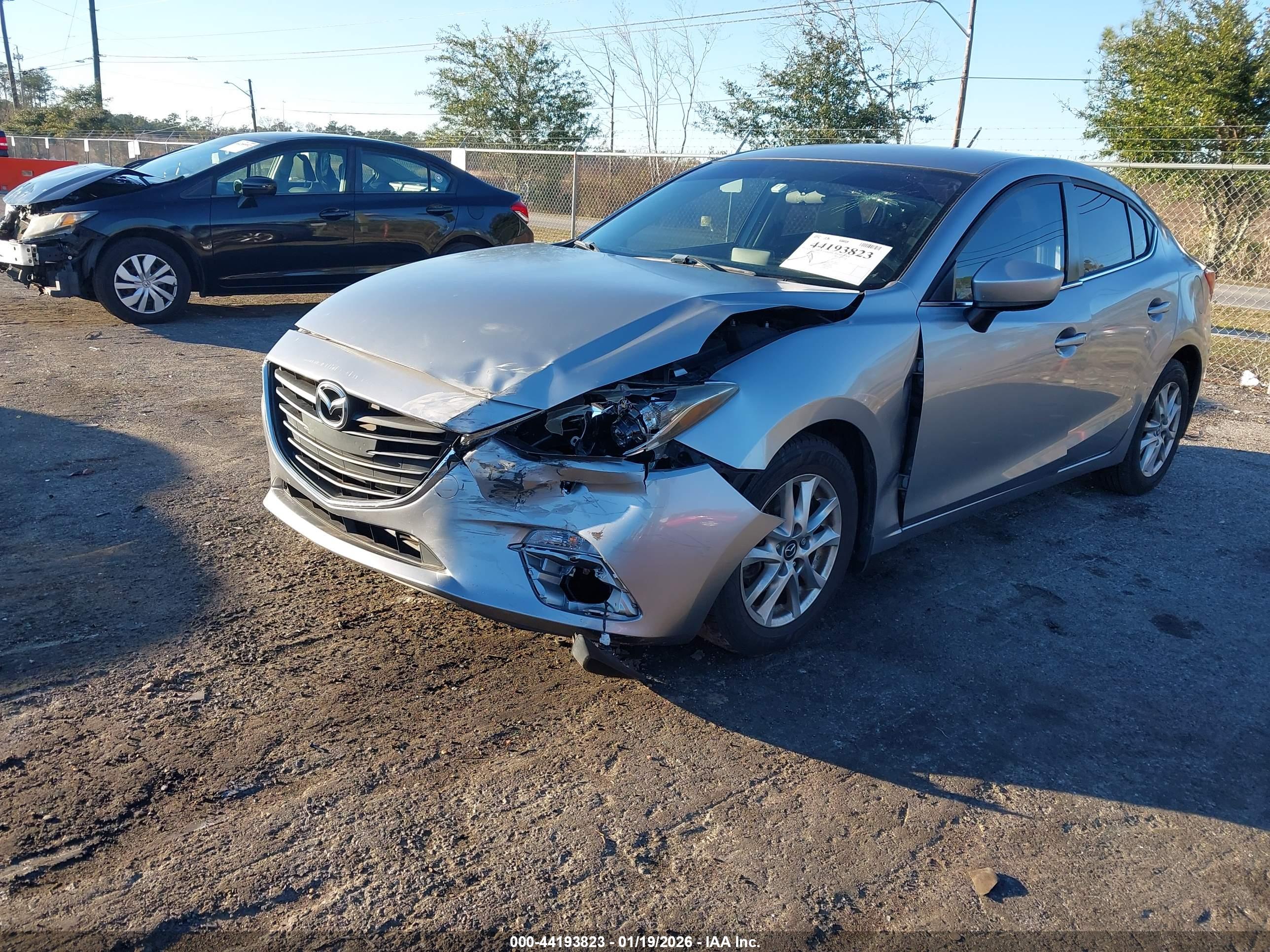 MAZDA MAZDA3 image 2