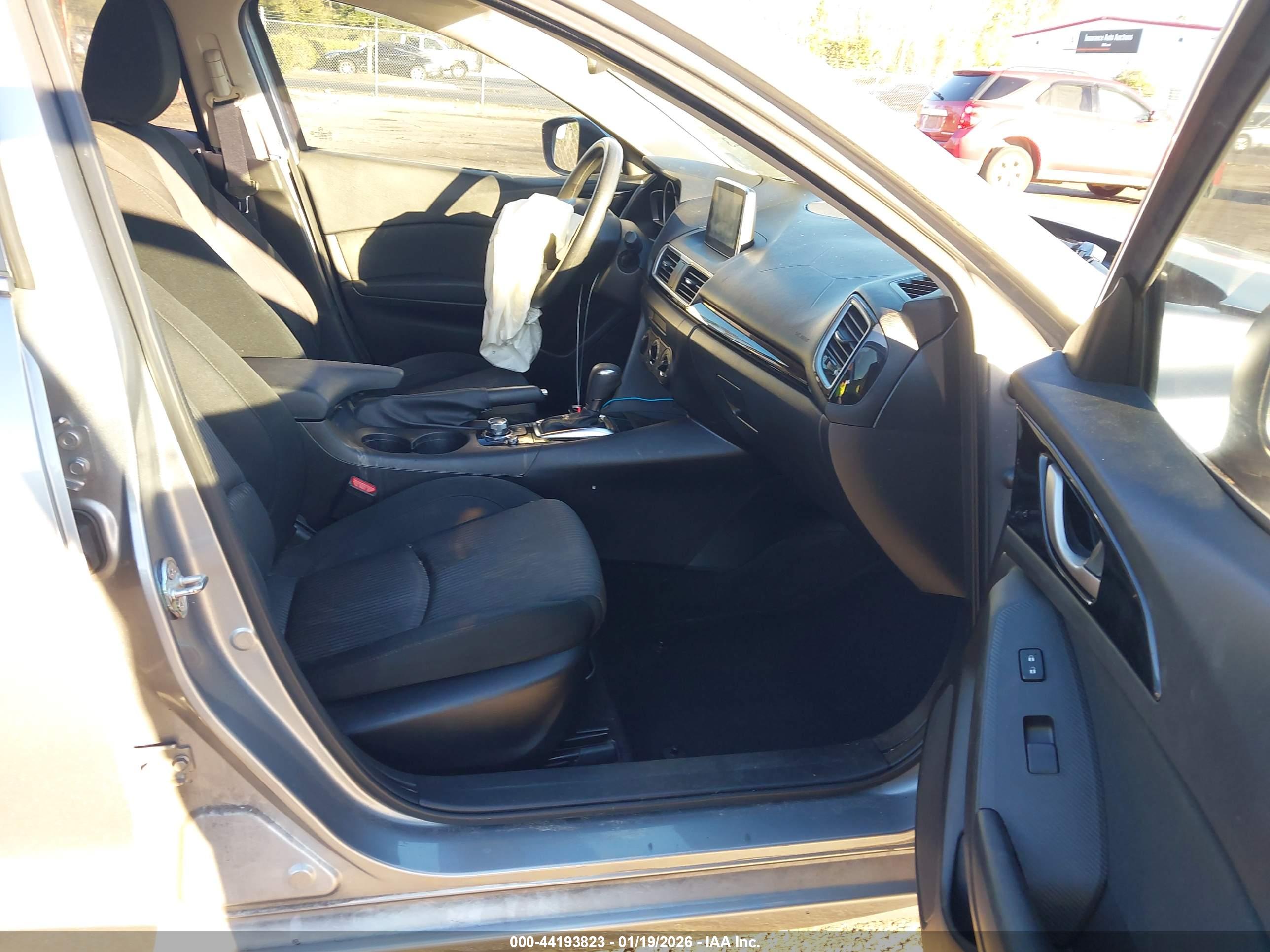 MAZDA MAZDA3 image 5