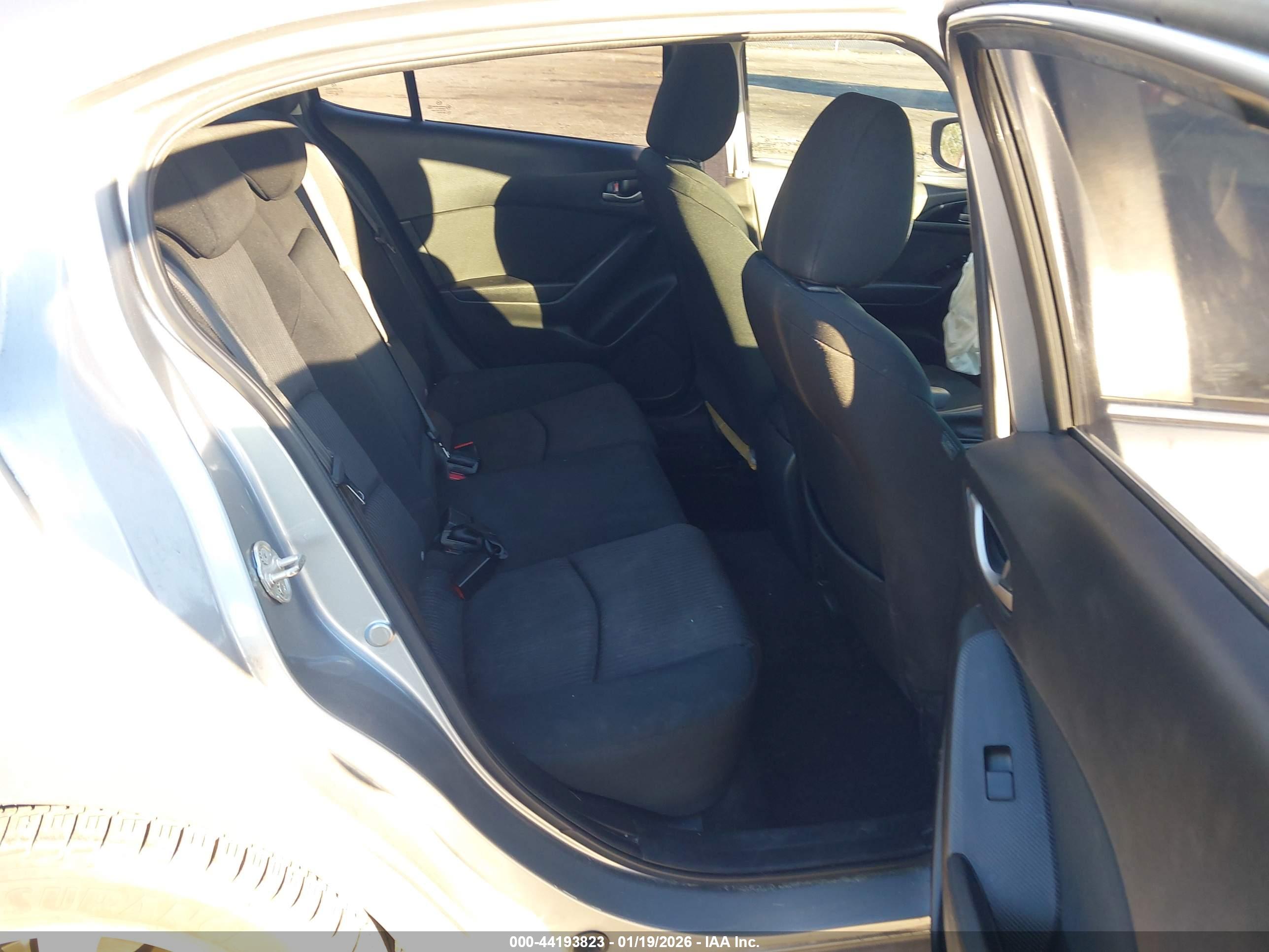 MAZDA MAZDA3 image 8