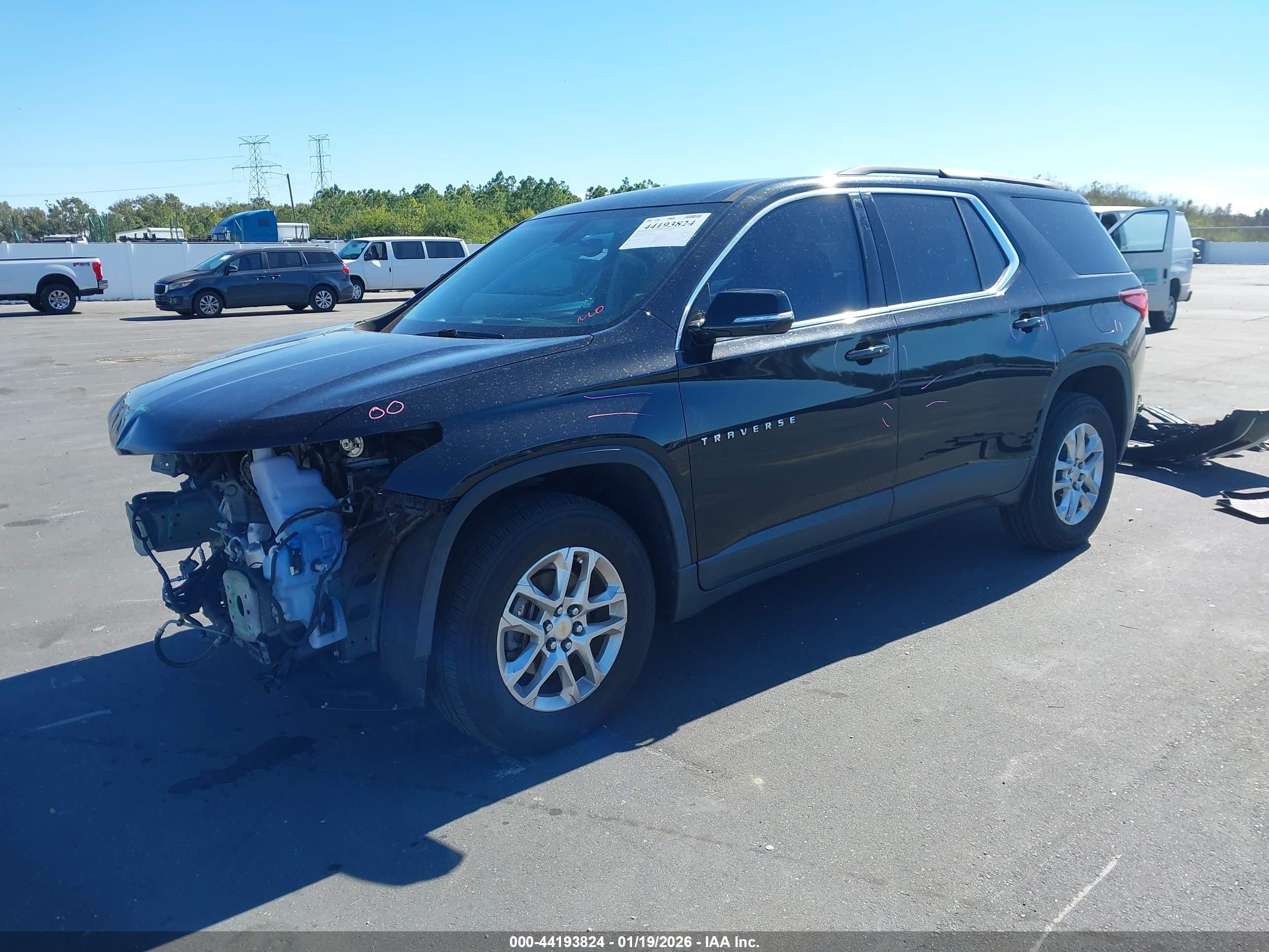 CHEVROLET TRAVERSE image 2