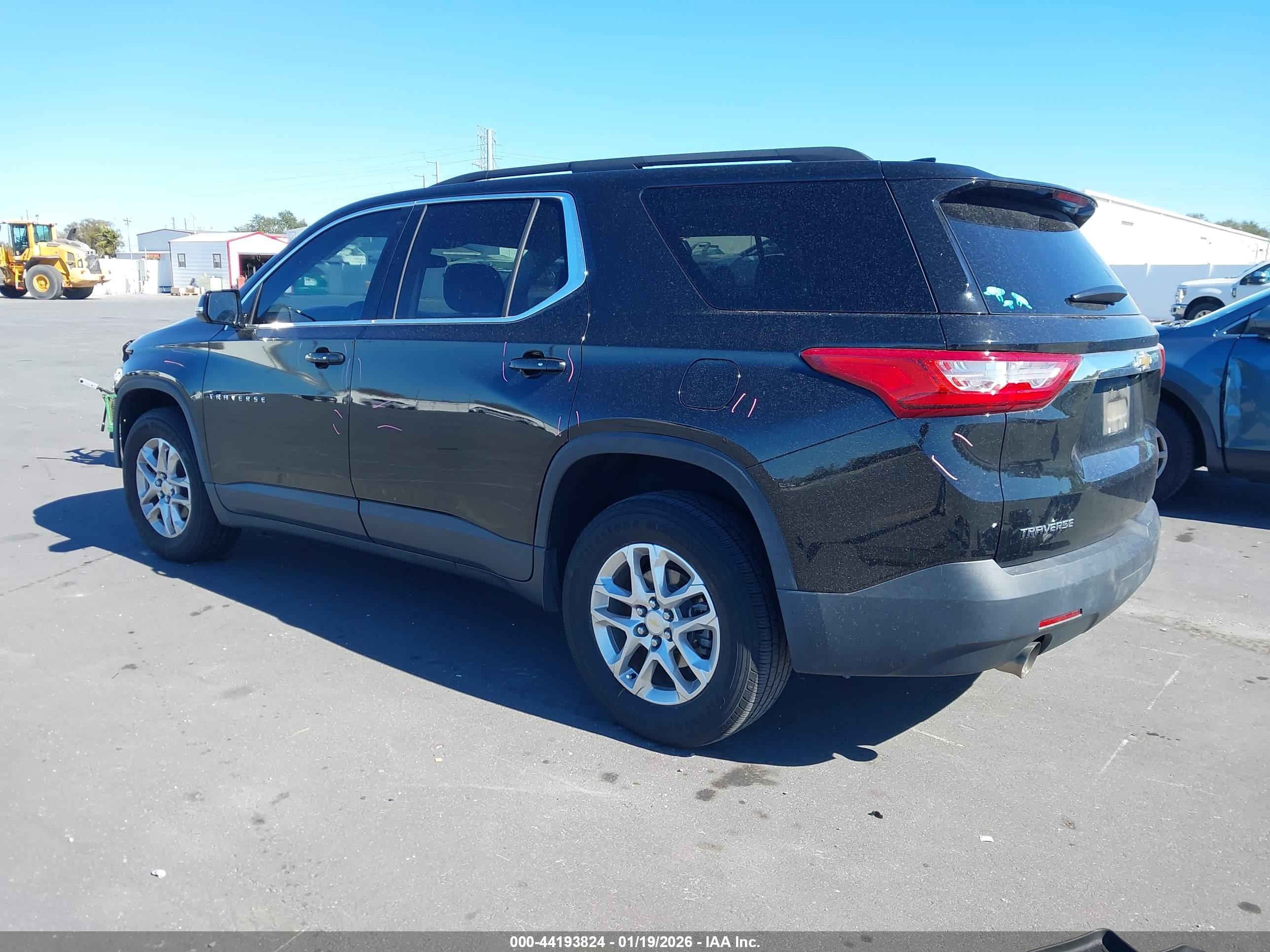 CHEVROLET TRAVERSE image 3