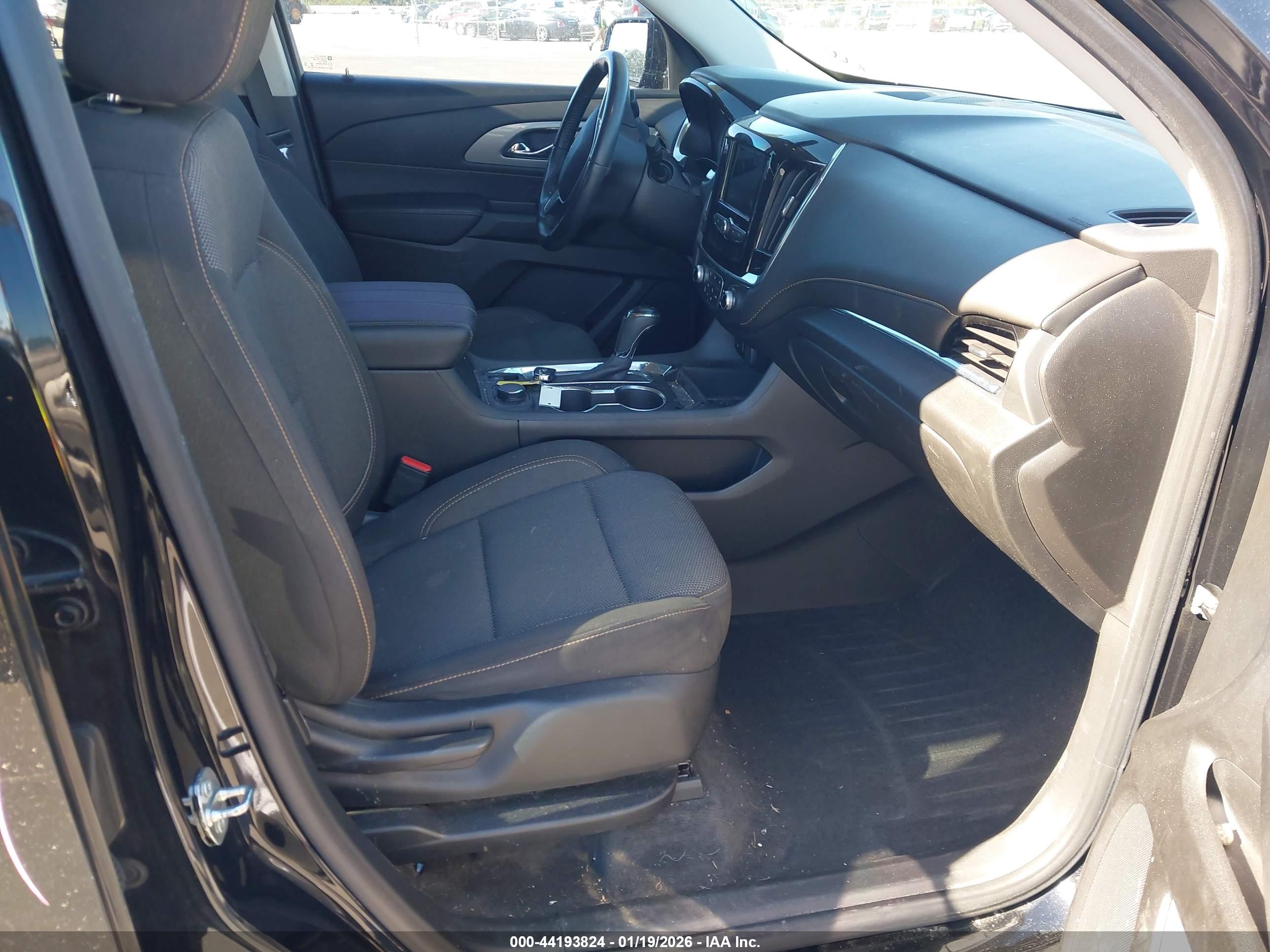 CHEVROLET TRAVERSE image 5
