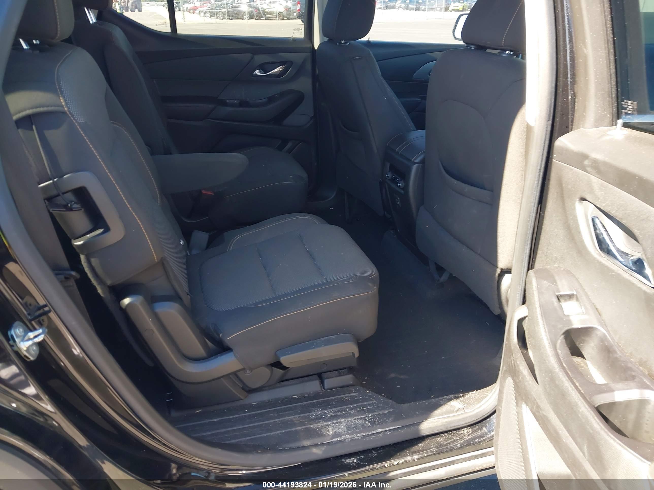 CHEVROLET TRAVERSE image 8
