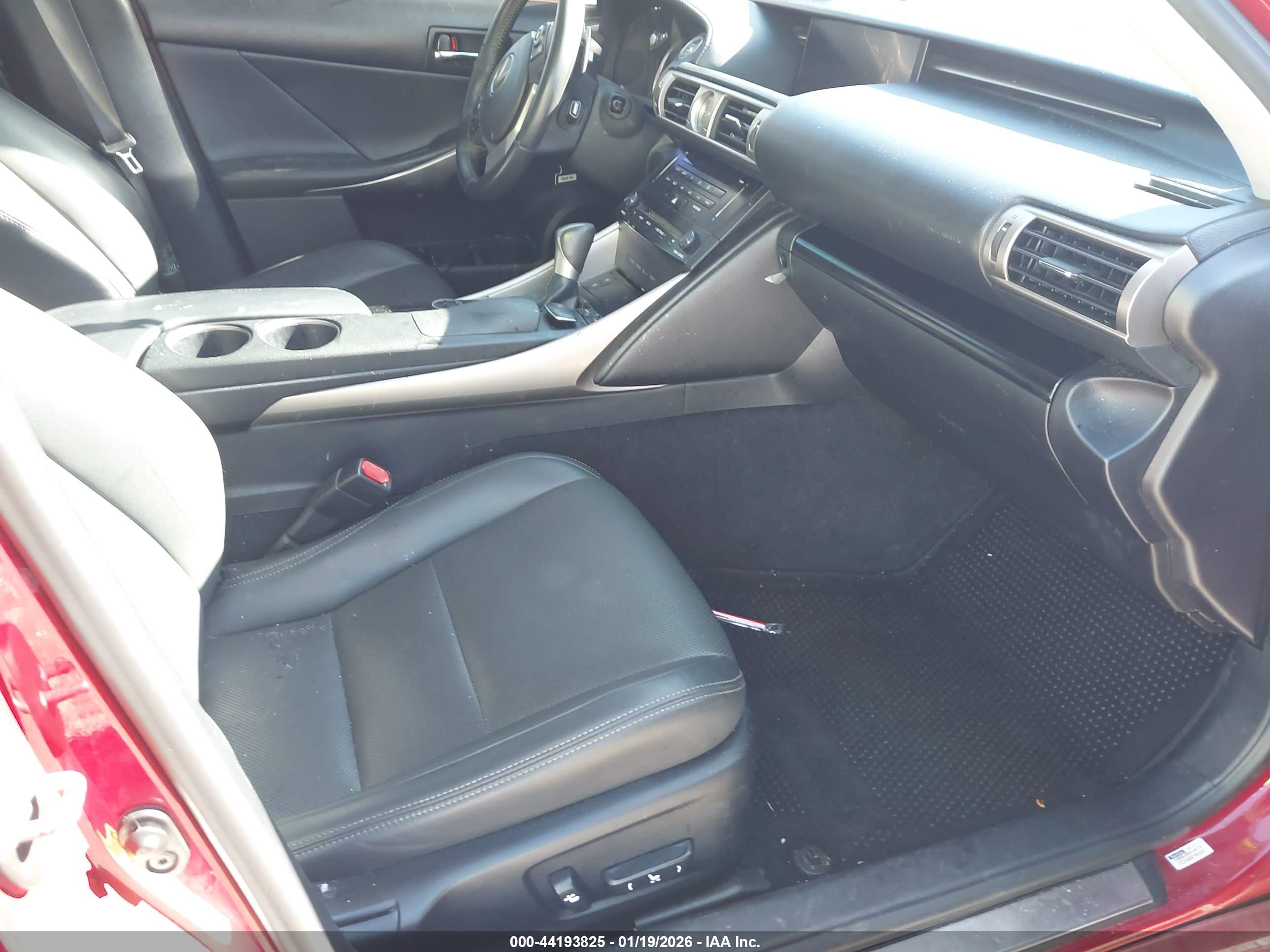 LEXUS IS image 5