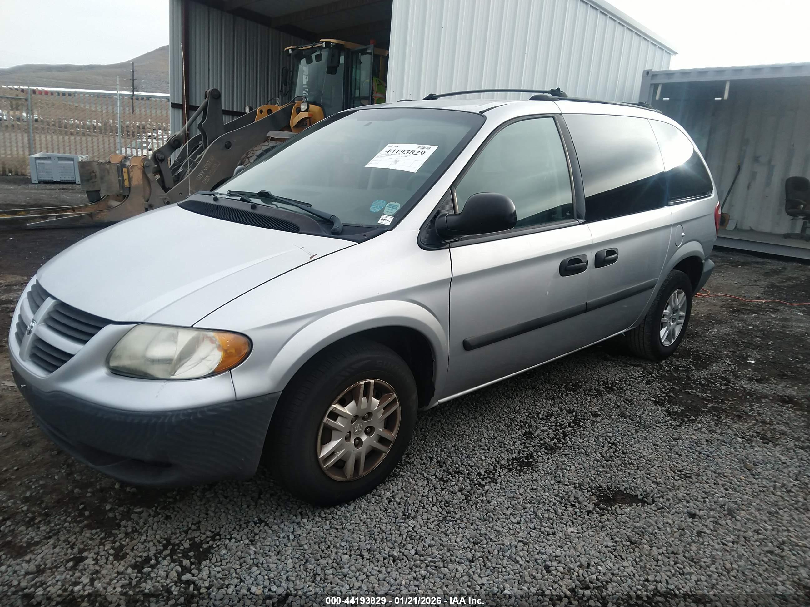 DODGE CARAVAN image 2