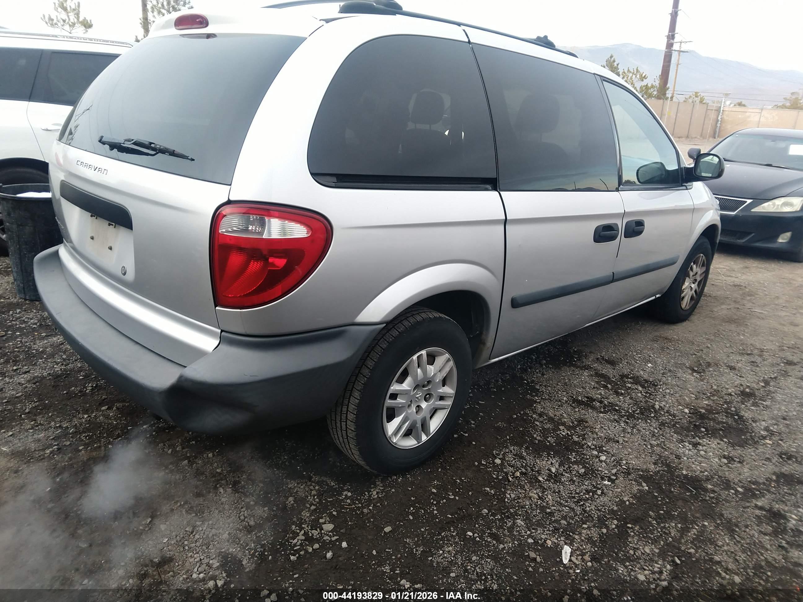 DODGE CARAVAN image 4