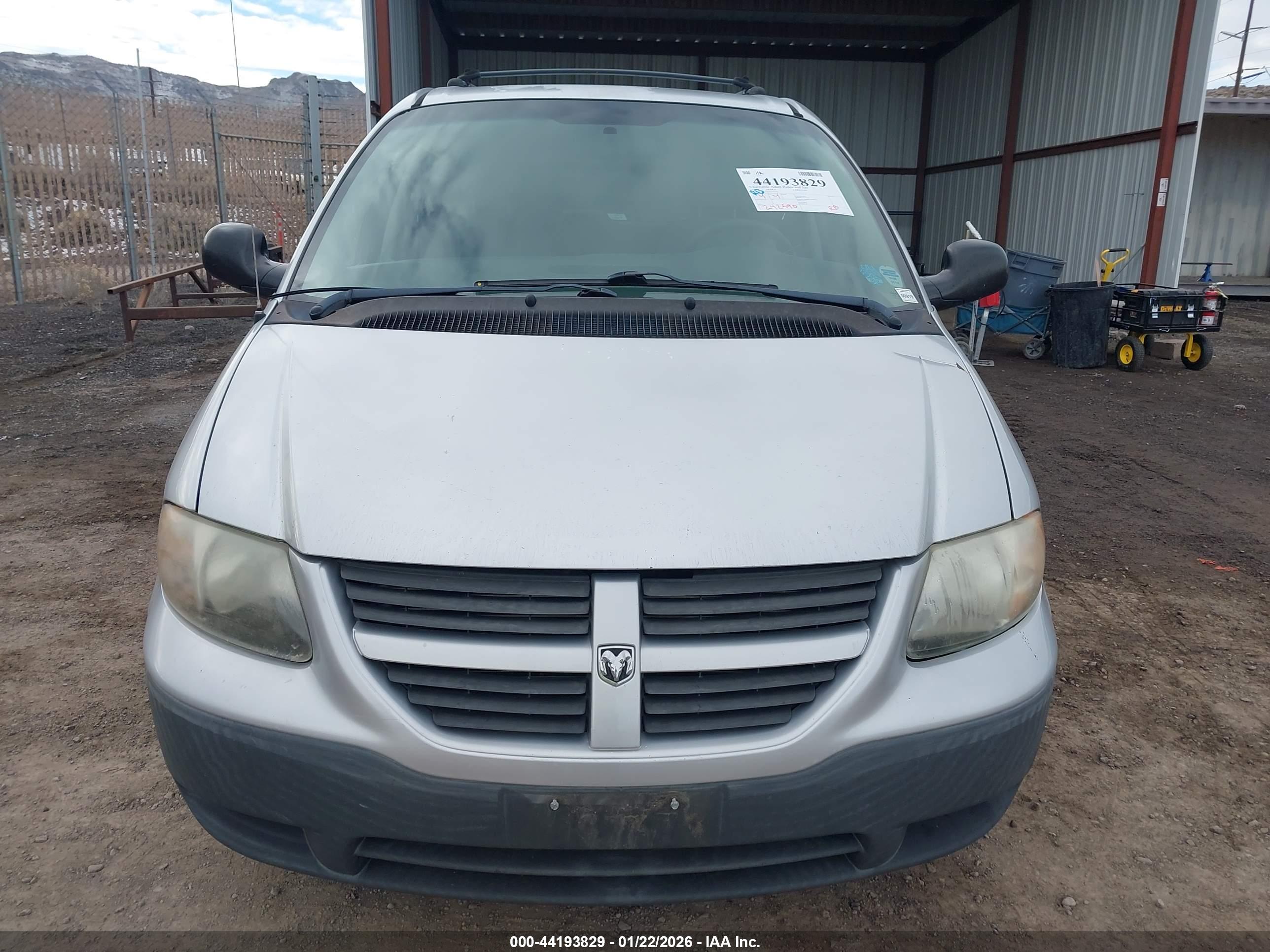 DODGE CARAVAN image 6