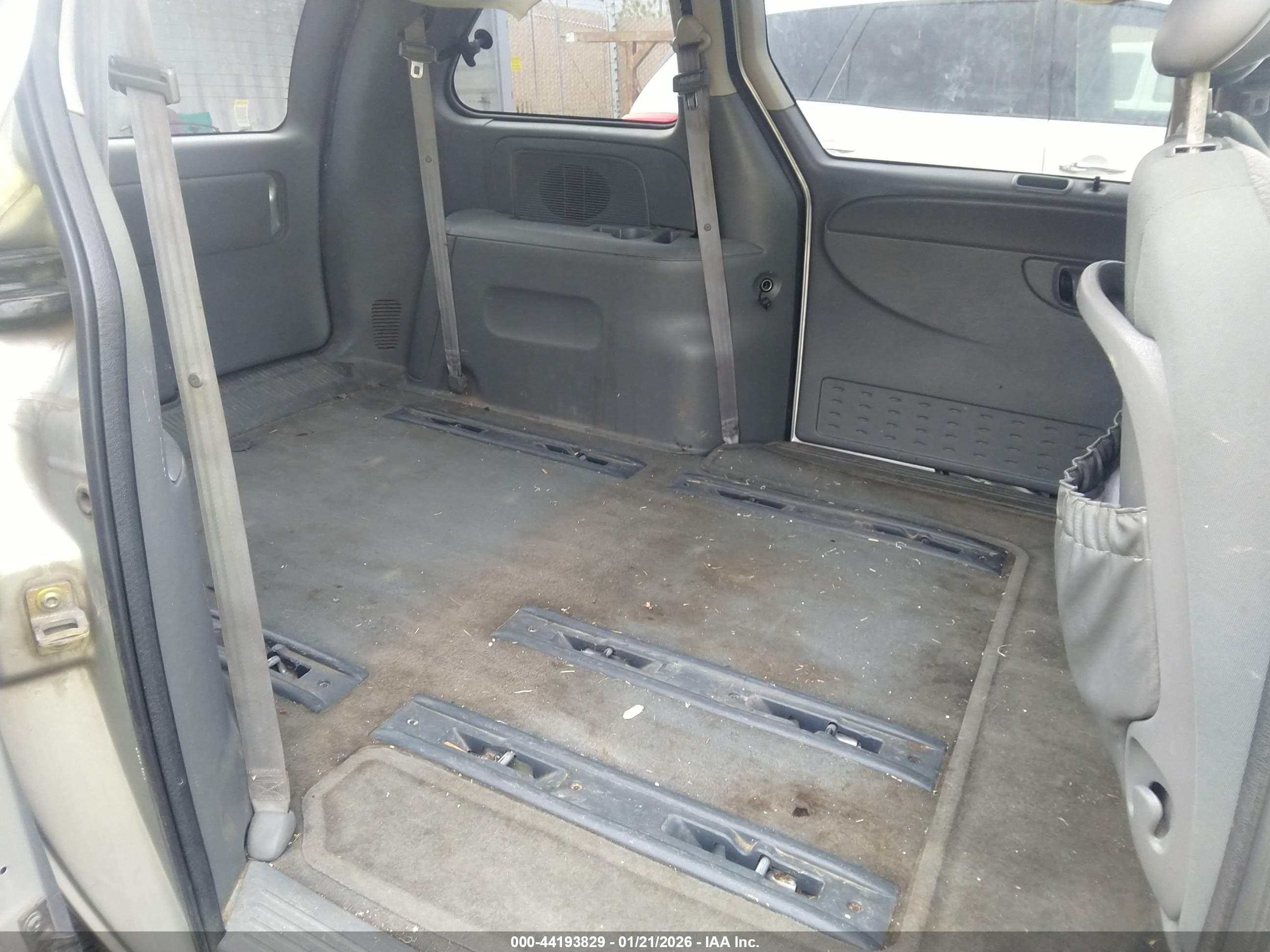 DODGE CARAVAN image 8