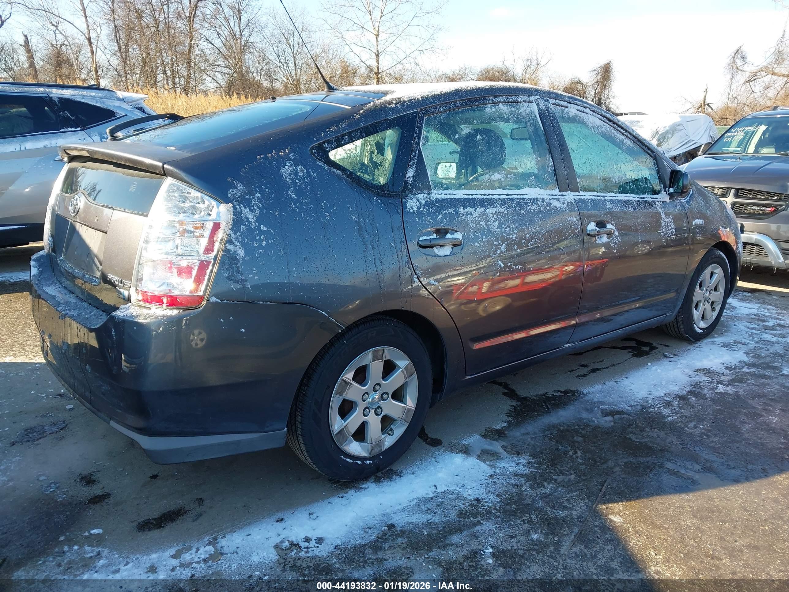 TOYOTA PRIUS image 4