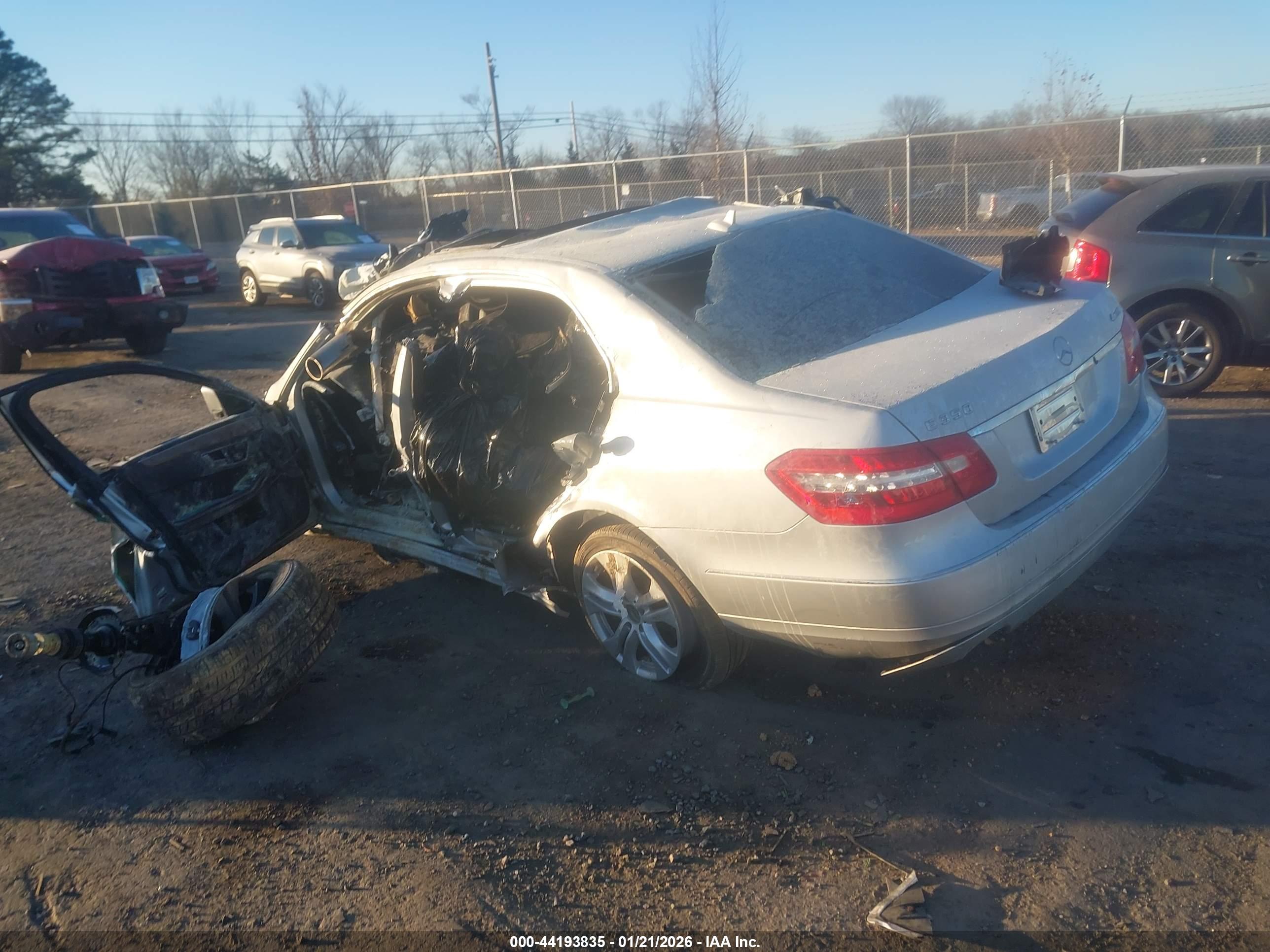 MERCEDES-BENZ E image 3