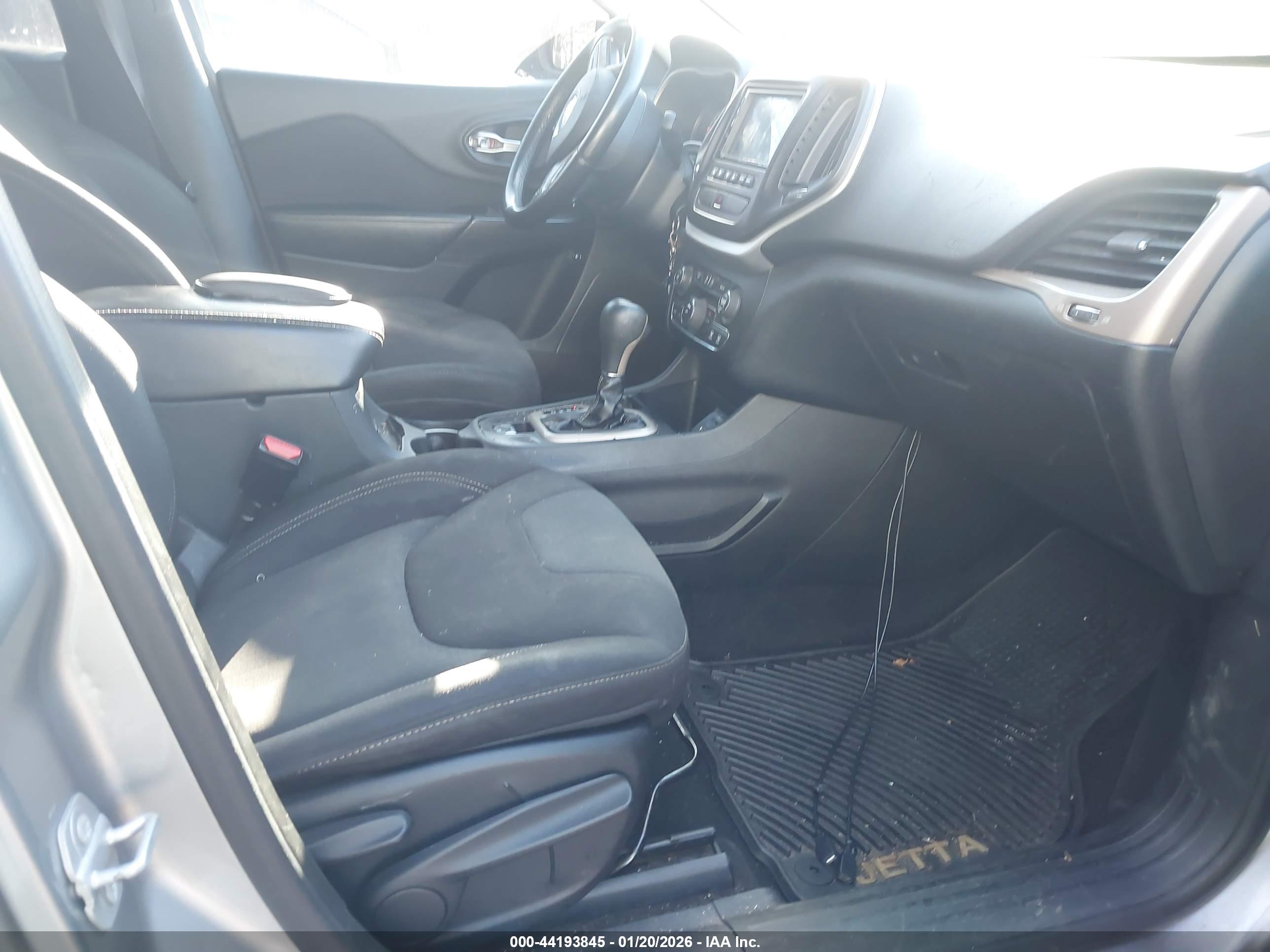 JEEP CHEROKEE image 5